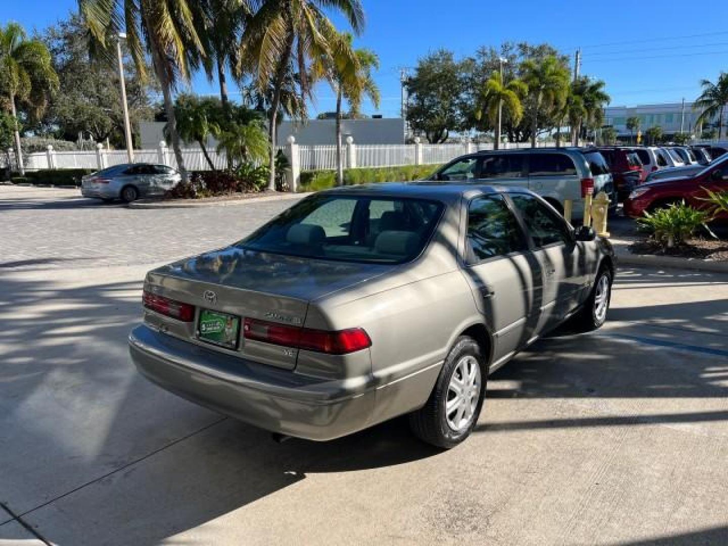 1998 Classic Green Pearl /Gray Toyota Camry FL LE LOW MILES 48,539 (JT2BF22K4W0) with an 3.0L Twin-Cam EFI 24-Valve V6 Engine engine, Automatic transmission, located at 4701 North Dixie Hwy, Pompano Beach, FL, 33064, (954) 422-2889, 26.240938, -80.123474 - OUR WEBPAGE FLORIDACARS1.COM HAS OVER 100 PHOTOS AND FREE CARFAX LINK 1998 TOYOTA CAMRY CE V6 ROAD READY 3.0L V6 VIN: JT2BF22K4W0134660 FLORIDA OWNER SEDAN 4 DR LOW MILES 48,539 3.0L V6 F DOHC 24V NO RECALLS 28 MPG GASOLINE POWER MIRRORS FRONT WHEEL DRIVE ABS Brakes Automatic Transmission Cruise Con - Photo#7