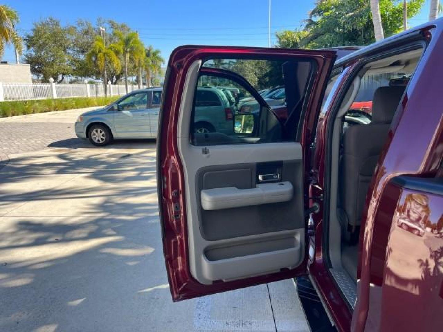 2006 Dark Toreador Red Metallic /Flint Ford F-150 1 owner XLT LOW MILES 69,808 (1FTPW02506K) with an 5.4L 3v EFI V8 Engine engine, Automatic transmission, located at 4701 North Dixie Hwy, Pompano Beach, FL, 33064, (954) 422-2889, 26.240938, -80.123474 - OUR WEBPAGE FLORIDACARS1.COM HAS OVER 100 PHOTOS AND FREE CARFAX LINK 2006 FORD F-150 XLT ROAD READY WORK READY VIN: 1FTPW02506KC69439 NO RECALLS 5.4L V8 CREW PICKUP 1 OWNER 6.6 FT BED 5.4L V8 F SOHC 9 SERVICE RECORDS GASOLINE POWER SEATS REAR WHEEL DRIVE POWER MIRRORS 6.6' Bed Length Anti-Theft Sys - Photo#13