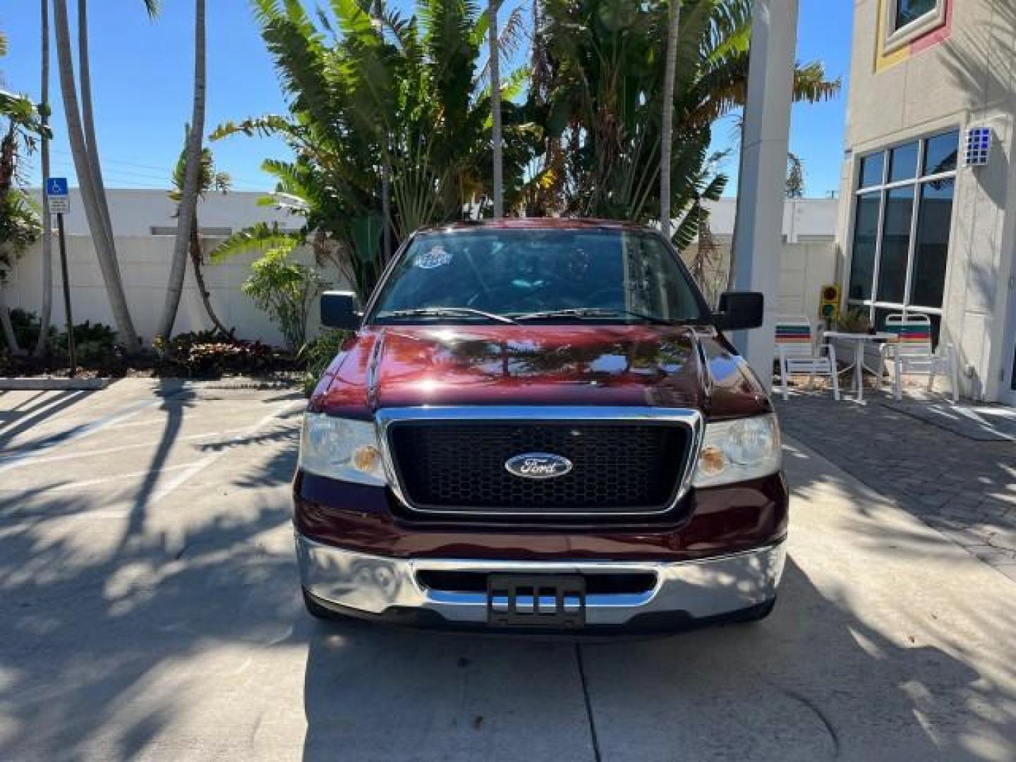 2006 Dark Toreador Red Metallic /Flint Ford F-150 1 owner XLT LOW MILES 69,808 (1FTPW02506K) with an 5.4L 3v EFI V8 Engine engine, Automatic transmission, located at 4701 North Dixie Hwy, Pompano Beach, FL, 33064, (954) 422-2889, 26.240938, -80.123474 - OUR WEBPAGE FLORIDACARS1.COM HAS OVER 100 PHOTOS AND FREE CARFAX LINK 2006 FORD F-150 XLT ROAD READY WORK READY VIN: 1FTPW02506KC69439 NO RECALLS 5.4L V8 CREW PICKUP 1 OWNER 6.6 FT BED 5.4L V8 F SOHC 9 SERVICE RECORDS GASOLINE POWER SEATS REAR WHEEL DRIVE POWER MIRRORS 6.6' Bed Length Anti-Theft Sys - Photo#2