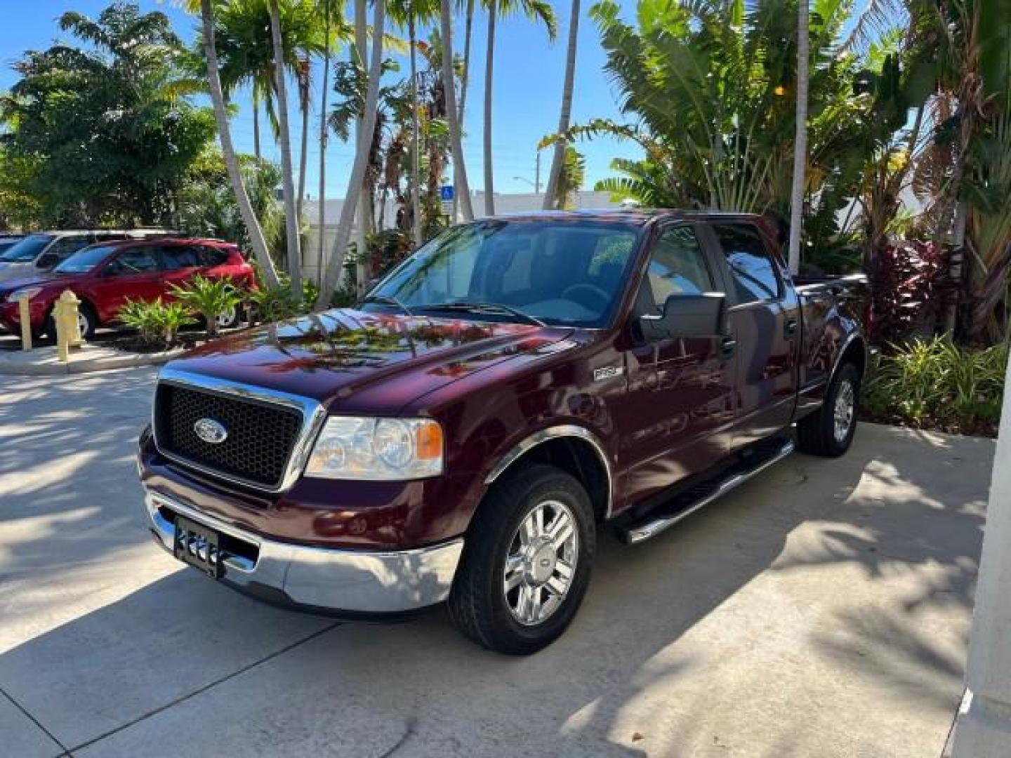 2006 Dark Toreador Red Metallic /Flint Ford F-150 1 owner XLT LOW MILES 69,808 (1FTPW02506K) with an 5.4L 3v EFI V8 Engine engine, Automatic transmission, located at 4701 North Dixie Hwy, Pompano Beach, FL, 33064, (954) 422-2889, 26.240938, -80.123474 - OUR WEBPAGE FLORIDACARS1.COM HAS OVER 100 PHOTOS AND FREE CARFAX LINK 2006 FORD F-150 XLT ROAD READY WORK READY VIN: 1FTPW02506KC69439 NO RECALLS 5.4L V8 CREW PICKUP 1 OWNER 6.6 FT BED 5.4L V8 F SOHC 9 SERVICE RECORDS GASOLINE POWER SEATS REAR WHEEL DRIVE POWER MIRRORS 6.6' Bed Length Anti-Theft Sys - Photo#3