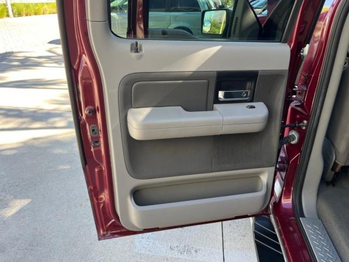 2006 Dark Toreador Red Metallic /Flint Ford F-150 1 owner XLT LOW MILES 69,808 (1FTPW02506K) with an 5.4L 3v EFI V8 Engine engine, Automatic transmission, located at 4701 North Dixie Hwy, Pompano Beach, FL, 33064, (954) 422-2889, 26.240938, -80.123474 - OUR WEBPAGE FLORIDACARS1.COM HAS OVER 100 PHOTOS AND FREE CARFAX LINK 2006 FORD F-150 XLT ROAD READY WORK READY VIN: 1FTPW02506KC69439 NO RECALLS 5.4L V8 CREW PICKUP 1 OWNER 6.6 FT BED 5.4L V8 F SOHC 9 SERVICE RECORDS GASOLINE POWER SEATS REAR WHEEL DRIVE POWER MIRRORS 6.6' Bed Length Anti-Theft Sys - Photo#41