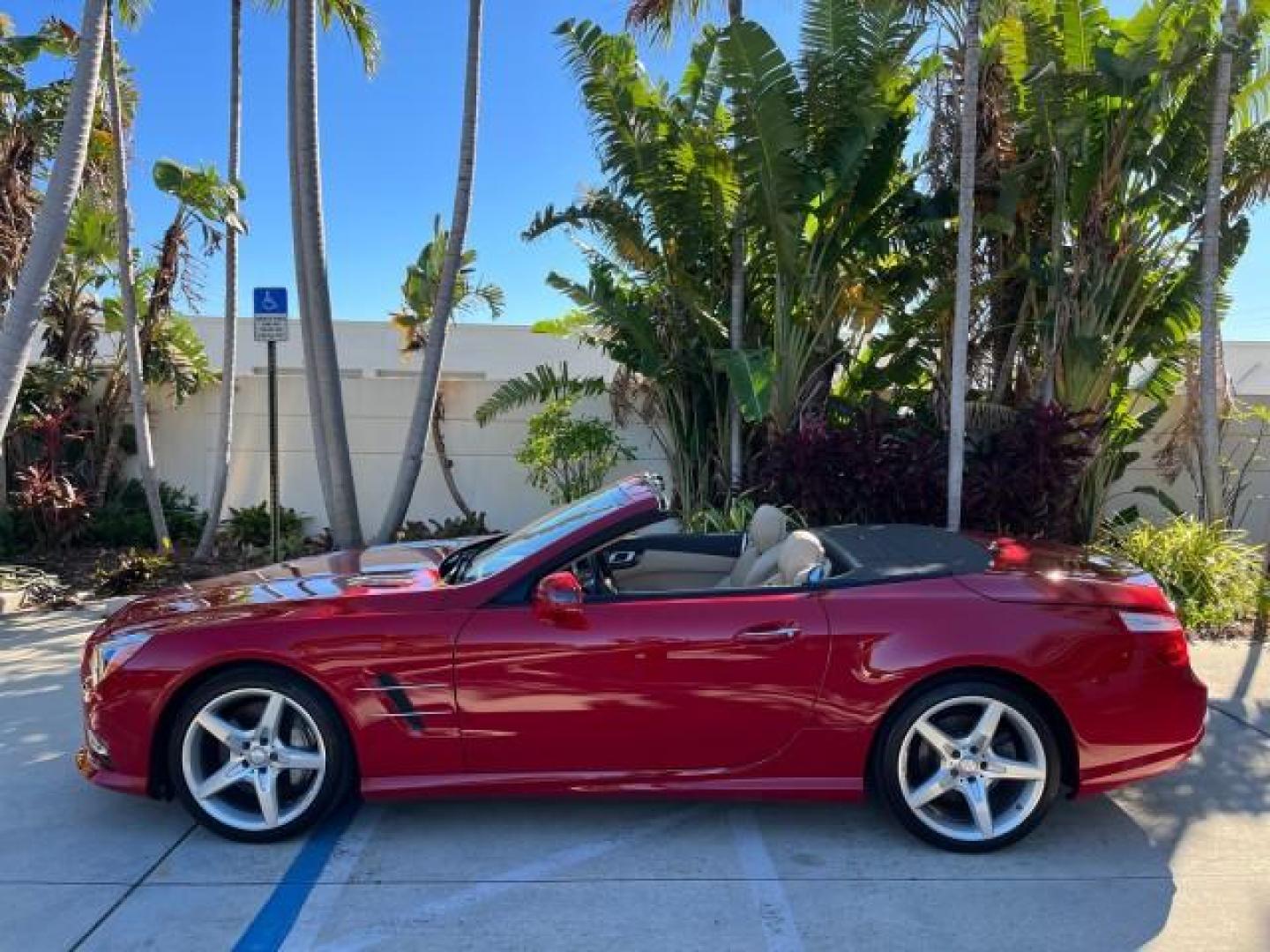 2013 Mars Red /Beige/Brown Mercedes-Benz SL-Class SL 550 LOW MILES 19,662 (WDDJK7DA9DF) with an 4.6L DOHC DI 32-Valve Twin-Turbo V8 Engine engine, Automatic transmission, located at 4701 North Dixie Hwy, Pompano Beach, FL, 33064, (954) 422-2889, 26.240938, -80.123474 - OUR WEBPAGE FLORIDACARS1.COM HAS OVER 100 PHOTOS AND FREE CARFAX LINK 2013 MERCEDES-BENZ SL-CLASS SL 550 NEW $143,780 4.6L V8 SUNROOF VIN: WDDJK7DA9DF015356 NO RECALLS FLORIDA OWNER CONVERTIBLE POWER CONVERTIBLE TOP 25 MPG 4.6L V8 F DOHC 32V POWER LEATHER SEATS NAVIGATION GASOLINE BACK UP CAMERA/SEN - Photo#9