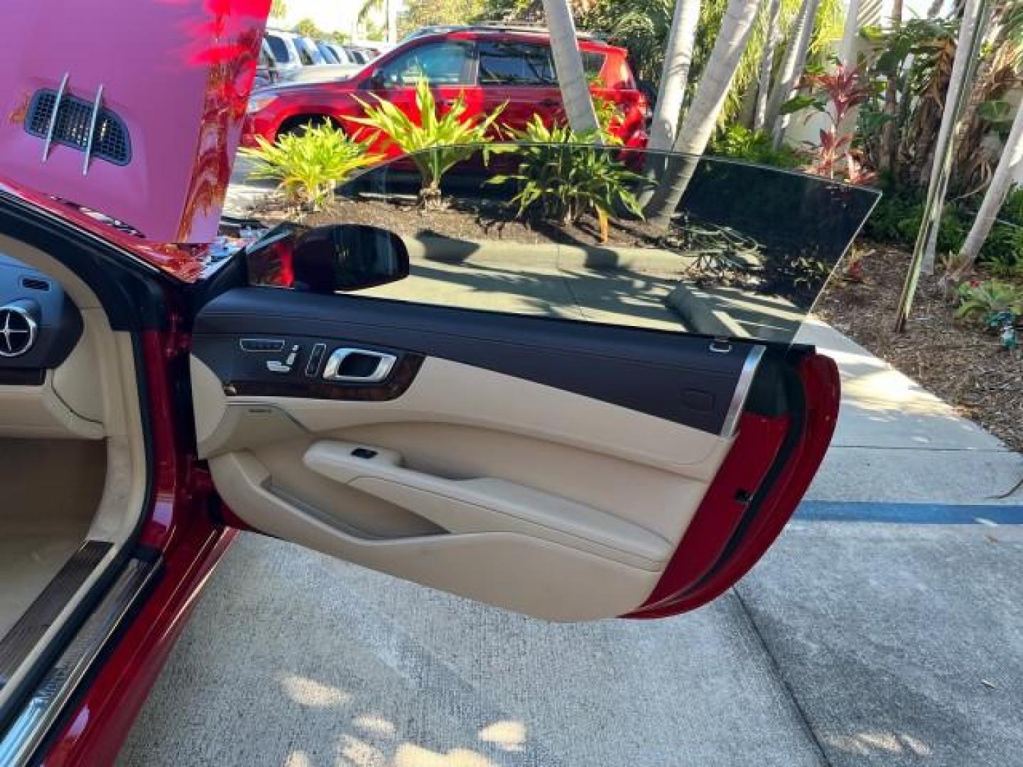 2013 Mars Red /Beige/Brown Mercedes-Benz SL-Class SL 550 LOW MILES 19,662 (WDDJK7DA9DF) with an 4.6L DOHC DI 32-Valve Twin-Turbo V8 Engine engine, Automatic transmission, located at 4701 North Dixie Hwy, Pompano Beach, FL, 33064, (954) 422-2889, 26.240938, -80.123474 - OUR WEBPAGE FLORIDACARS1.COM HAS OVER 100 PHOTOS AND FREE CARFAX LINK 2013 MERCEDES-BENZ SL-CLASS SL 550 NEW $143,780 4.6L V8 SUNROOF VIN: WDDJK7DA9DF015356 NO RECALLS FLORIDA OWNER CONVERTIBLE POWER CONVERTIBLE TOP 25 MPG 4.6L V8 F DOHC 32V POWER LEATHER SEATS NAVIGATION GASOLINE BACK UP CAMERA/SEN - Photo#12