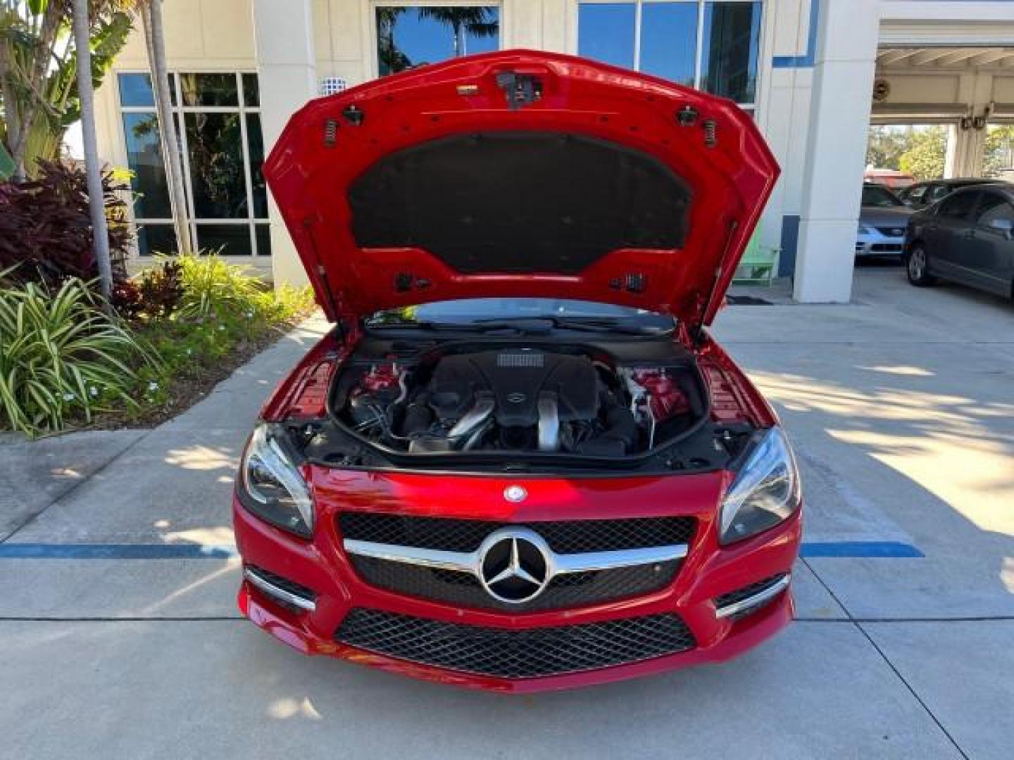 2013 Mars Red /Beige/Brown Mercedes-Benz SL-Class SL 550 LOW MILES 19,662 (WDDJK7DA9DF) with an 4.6L DOHC DI 32-Valve Twin-Turbo V8 Engine engine, Automatic transmission, located at 4701 North Dixie Hwy, Pompano Beach, FL, 33064, (954) 422-2889, 26.240938, -80.123474 - OUR WEBPAGE FLORIDACARS1.COM HAS OVER 100 PHOTOS AND FREE CARFAX LINK 2013 MERCEDES-BENZ SL-CLASS SL 550 NEW $143,780 4.6L V8 SUNROOF VIN: WDDJK7DA9DF015356 NO RECALLS FLORIDA OWNER CONVERTIBLE POWER CONVERTIBLE TOP 25 MPG 4.6L V8 F DOHC 32V POWER LEATHER SEATS NAVIGATION GASOLINE BACK UP CAMERA/SEN - Photo#74