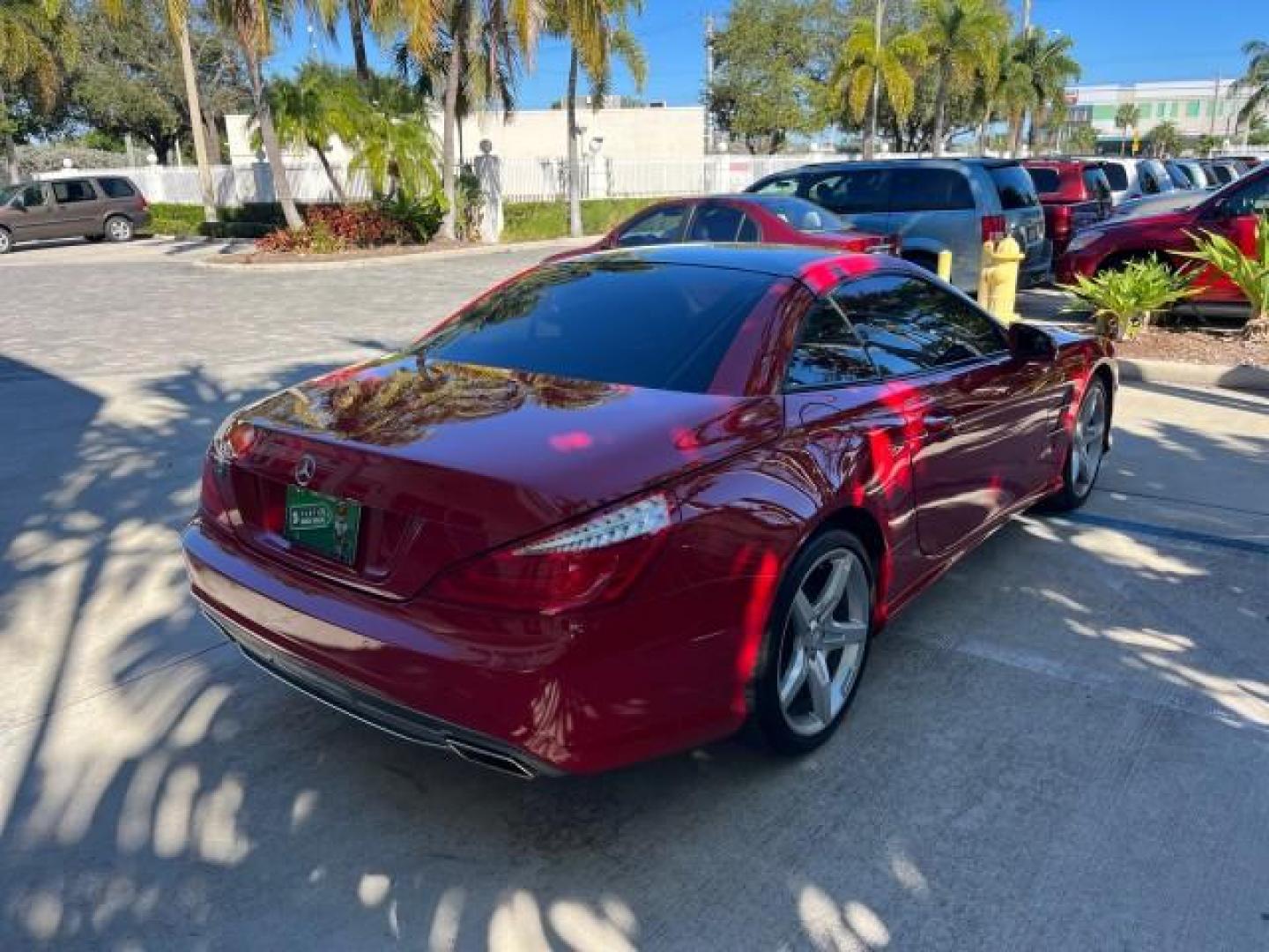 2013 Mars Red /Beige/Brown Mercedes-Benz SL-Class SL 550 LOW MILES 19,662 (WDDJK7DA9DF) with an 4.6L DOHC DI 32-Valve Twin-Turbo V8 Engine engine, Automatic transmission, located at 4701 North Dixie Hwy, Pompano Beach, FL, 33064, (954) 422-2889, 26.240938, -80.123474 - OUR WEBPAGE FLORIDACARS1.COM HAS OVER 100 PHOTOS AND FREE CARFAX LINK 2013 MERCEDES-BENZ SL-CLASS SL 550 NEW $143,780 4.6L V8 SUNROOF VIN: WDDJK7DA9DF015356 NO RECALLS FLORIDA OWNER CONVERTIBLE POWER CONVERTIBLE TOP 25 MPG 4.6L V8 F DOHC 32V POWER LEATHER SEATS NAVIGATION GASOLINE BACK UP CAMERA/SEN - Photo#7