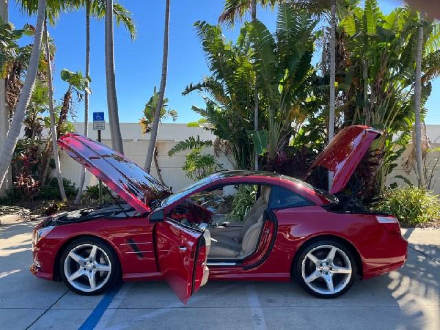 2013 Mars Red /Beige/Brown Mercedes-Benz SL-Class SL 550 LOW MILES 19,662 (WDDJK7DA9DF) with an 4.6L DOHC DI 32-Valve Twin-Turbo V8 Engine engine, Automatic transmission, located at 4701 North Dixie Hwy, Pompano Beach, FL, 33064, (954) 422-2889, 26.240938, -80.123474 - OUR WEBPAGE FLORIDACARS1.COM HAS OVER 100 PHOTOS AND FREE CARFAX LINK 2013 MERCEDES-BENZ SL-CLASS SL 550 NEW $143,780 4.6L V8 SUNROOF VIN: WDDJK7DA9DF015356 NO RECALLS FLORIDA OWNER CONVERTIBLE POWER CONVERTIBLE TOP 25 MPG 4.6L V8 F DOHC 32V POWER LEATHER SEATS NAVIGATION GASOLINE BACK UP CAMERA/SEN - Photo#8