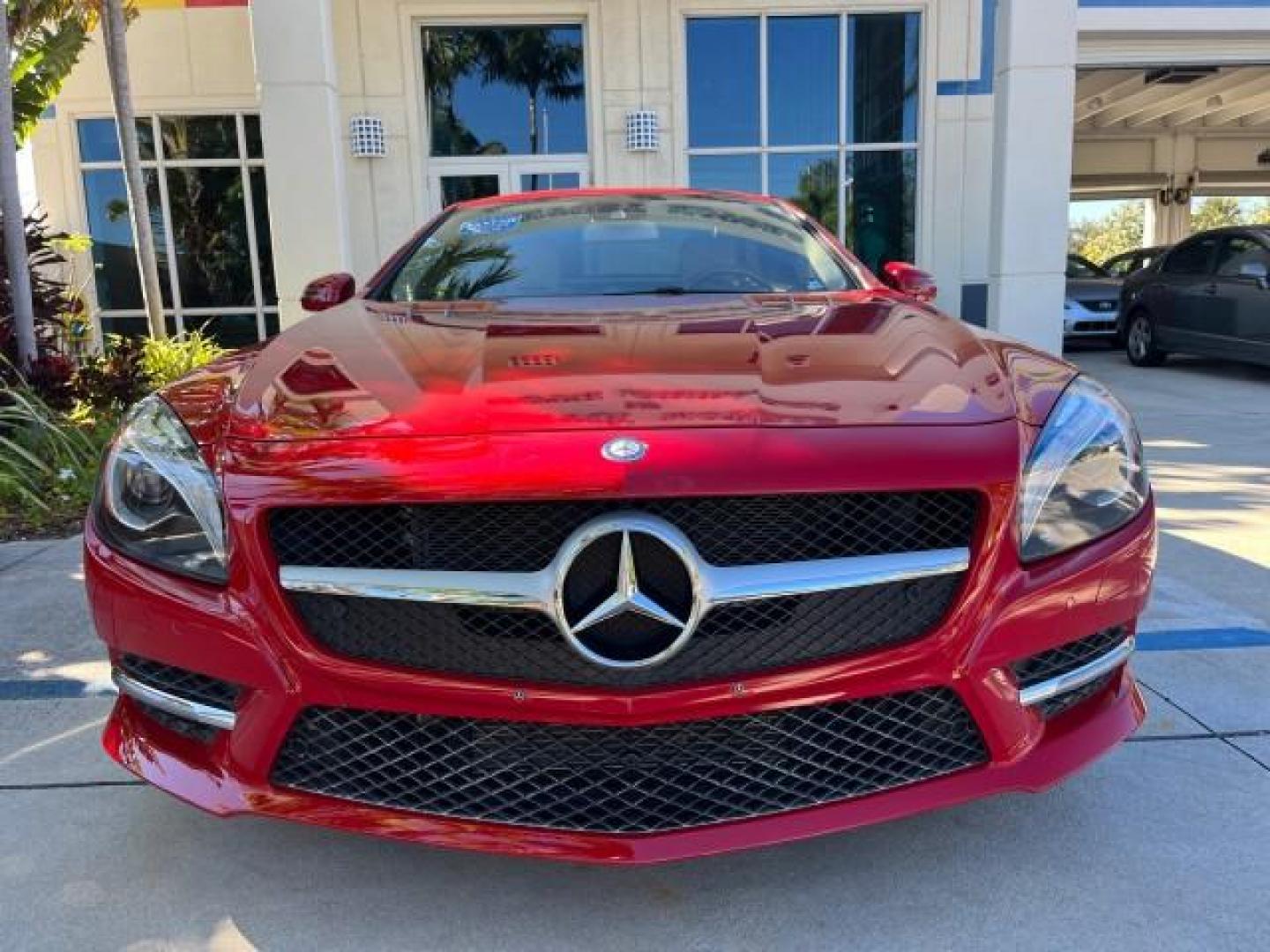 2013 Mars Red /Beige/Brown Mercedes-Benz SL-Class SL 550 LOW MILES 19,662 (WDDJK7DA9DF) with an 4.6L DOHC DI 32-Valve Twin-Turbo V8 Engine engine, Automatic transmission, located at 4701 North Dixie Hwy, Pompano Beach, FL, 33064, (954) 422-2889, 26.240938, -80.123474 - OUR WEBPAGE FLORIDACARS1.COM HAS OVER 100 PHOTOS AND FREE CARFAX LINK 2013 MERCEDES-BENZ SL-CLASS SL 550 NEW $143,780 4.6L V8 SUNROOF VIN: WDDJK7DA9DF015356 NO RECALLS FLORIDA OWNER CONVERTIBLE POWER CONVERTIBLE TOP 25 MPG 4.6L V8 F DOHC 32V POWER LEATHER SEATS NAVIGATION GASOLINE BACK UP CAMERA/SEN - Photo#89