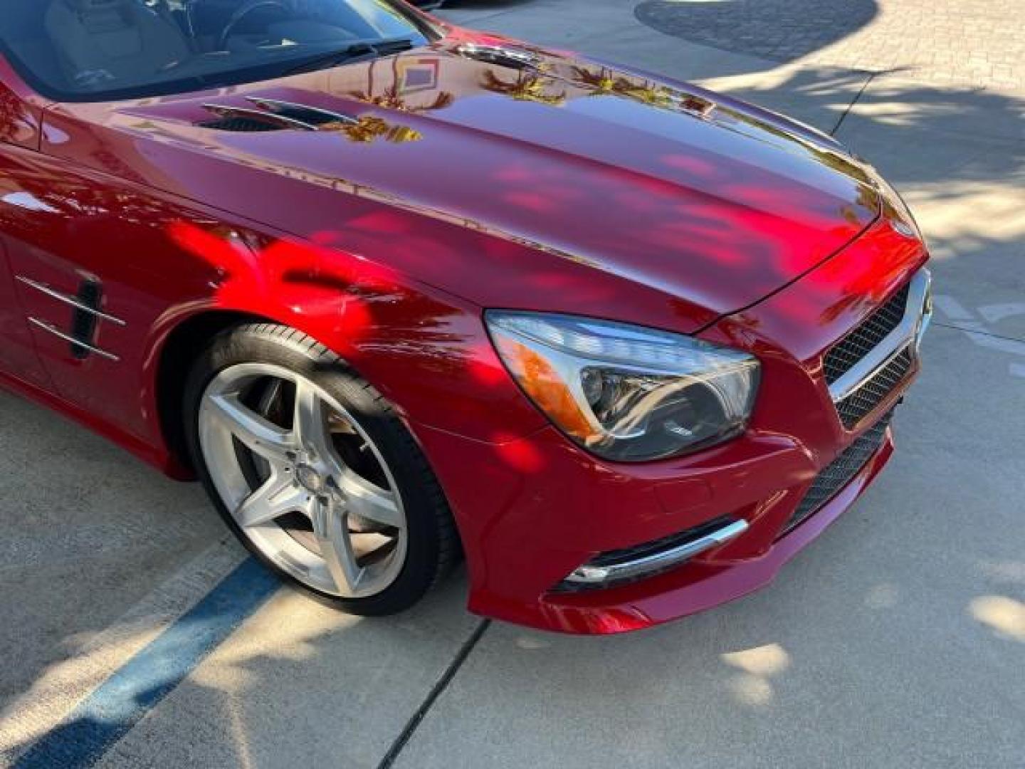 2013 Mars Red /Beige/Brown Mercedes-Benz SL-Class SL 550 LOW MILES 19,662 (WDDJK7DA9DF) with an 4.6L DOHC DI 32-Valve Twin-Turbo V8 Engine engine, Automatic transmission, located at 4701 North Dixie Hwy, Pompano Beach, FL, 33064, (954) 422-2889, 26.240938, -80.123474 - OUR WEBPAGE FLORIDACARS1.COM HAS OVER 100 PHOTOS AND FREE CARFAX LINK 2013 MERCEDES-BENZ SL-CLASS SL 550 NEW $143,780 4.6L V8 SUNROOF VIN: WDDJK7DA9DF015356 NO RECALLS FLORIDA OWNER CONVERTIBLE POWER CONVERTIBLE TOP 25 MPG 4.6L V8 F DOHC 32V POWER LEATHER SEATS NAVIGATION GASOLINE BACK UP CAMERA/SEN - Photo#95