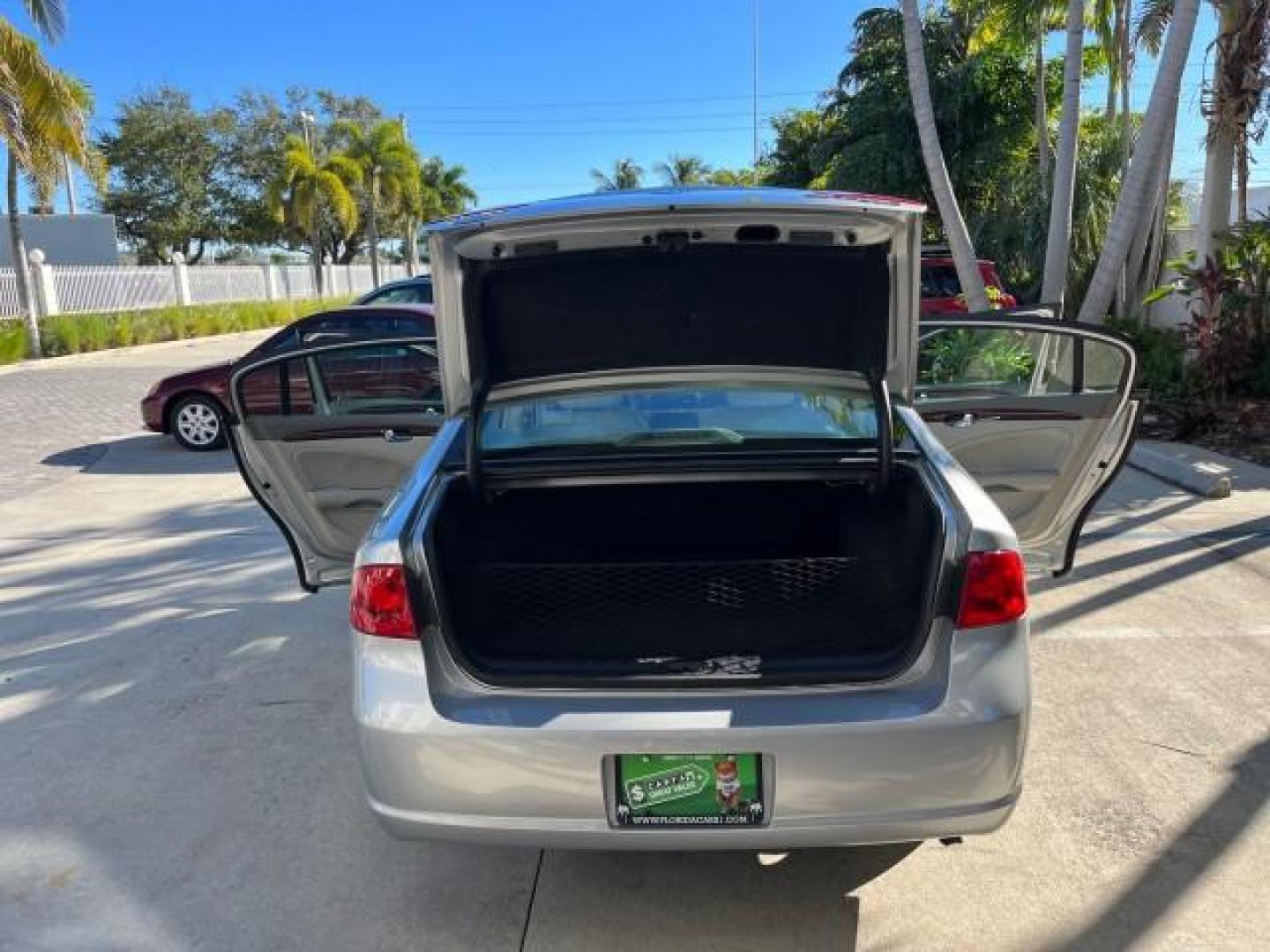 2007 Platinum Metallic /Cocoa/Shale Buick Lucerne V6 CXL LOW MILES 36,082 (1G4HD57247U) with an 3.8L V6 SFI Engine engine, Automatic transmission, located at 4701 North Dixie Hwy, Pompano Beach, FL, 33064, (954) 422-2889, 26.240938, -80.123474 - OUR WEBPAGE FLORIDACARS1.COM HAS OVER 100 PHOTOS AND FREE CARFAX LINK 2007 BUICK LUCERNE CXL V6 ROAD READY 3.8L V6 CXL VIN: 1G4HD57247U216623 NO RECALLS 26 MPG SEDAN 4 DR SUPER LOW MILES 36,082 3.8L V6 F 3800 THE BEST POWER LEATHER SEATS GASOLINE 7 SERVICE RECORDS FRONT WHEEL DRIVE POWER MIRRORS Ada - Photo#15