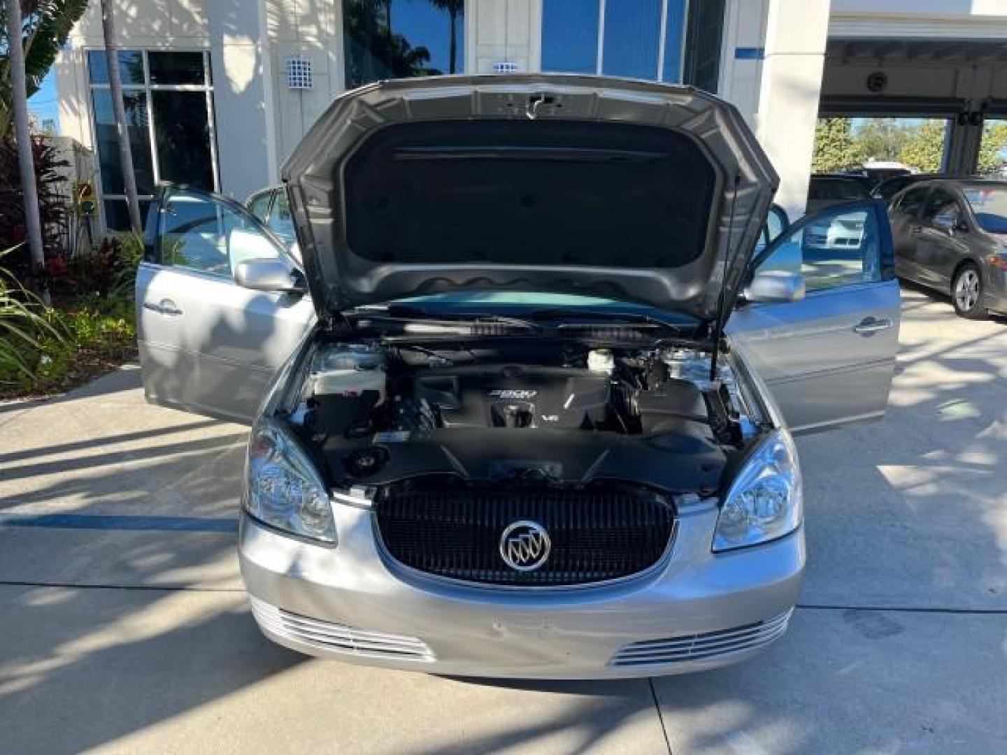 2007 Platinum Metallic /Cocoa/Shale Buick Lucerne V6 CXL LOW MILES 36,082 (1G4HD57247U) with an 3.8L V6 SFI Engine engine, Automatic transmission, located at 4701 North Dixie Hwy, Pompano Beach, FL, 33064, (954) 422-2889, 26.240938, -80.123474 - OUR WEBPAGE FLORIDACARS1.COM HAS OVER 100 PHOTOS AND FREE CARFAX LINK 2007 BUICK LUCERNE CXL V6 ROAD READY 3.8L V6 CXL VIN: 1G4HD57247U216623 NO RECALLS 26 MPG SEDAN 4 DR SUPER LOW MILES 36,082 3.8L V6 F 3800 THE BEST POWER LEATHER SEATS GASOLINE 7 SERVICE RECORDS FRONT WHEEL DRIVE POWER MIRRORS Ada - Photo#16