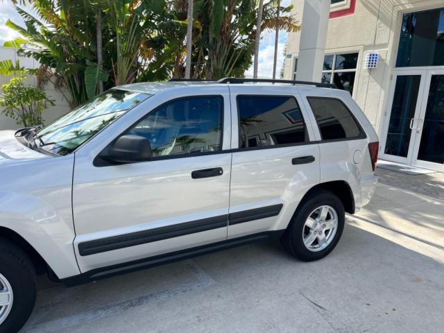 2006 Bright Silver Metallic /Medium Slate Gray Jeep Grand Cherokee 1 FL Laredo LOW MILES 57,272 (1J4GS48K06C) with an 3.7L V6 Engine engine, Automatic transmission, located at 4701 North Dixie Hwy, Pompano Beach, FL, 33064, (954) 422-2889, 26.240938, -80.123474 - OUR WEBPAGE FLORIDACARS1.COM HAS OVER 100 PHOTOS AND FREE CARFAX LINK 2006 JEEP GRAND CHEROKEE LAREDO ROAD READY 3.7L V6 VIN: 1J4GS48K06C160709 NO ACCIDENTS 4 DOOR WAGON/SPORT UTILITY NO RECALLS 3.7L V6 F 1 OWNER FLORIDA GASOLINE LOW MILES 57,272 REAR WHEEL DRIVE POWER SEATS/MIRRORS Active Head Rest - Photo#99