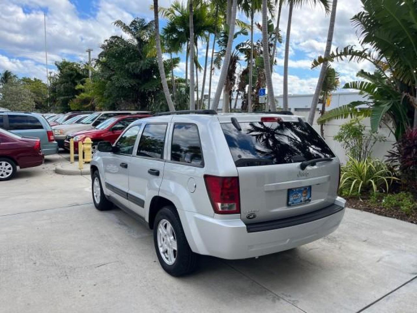 2006 Bright Silver Metallic /Medium Slate Gray Jeep Grand Cherokee 1 FL Laredo LOW MILES 57,272 (1J4GS48K06C) with an 3.7L V6 Engine engine, Automatic transmission, located at 4701 North Dixie Hwy, Pompano Beach, FL, 33064, (954) 422-2889, 26.240938, -80.123474 - OUR WEBPAGE FLORIDACARS1.COM HAS OVER 100 PHOTOS AND FREE CARFAX LINK 2006 JEEP GRAND CHEROKEE LAREDO ROAD READY 3.7L V6 VIN: 1J4GS48K06C160709 NO ACCIDENTS 4 DOOR WAGON/SPORT UTILITY NO RECALLS 3.7L V6 F 1 OWNER FLORIDA GASOLINE LOW MILES 57,272 REAR WHEEL DRIVE POWER SEATS/MIRRORS Active Head Rest - Photo#6