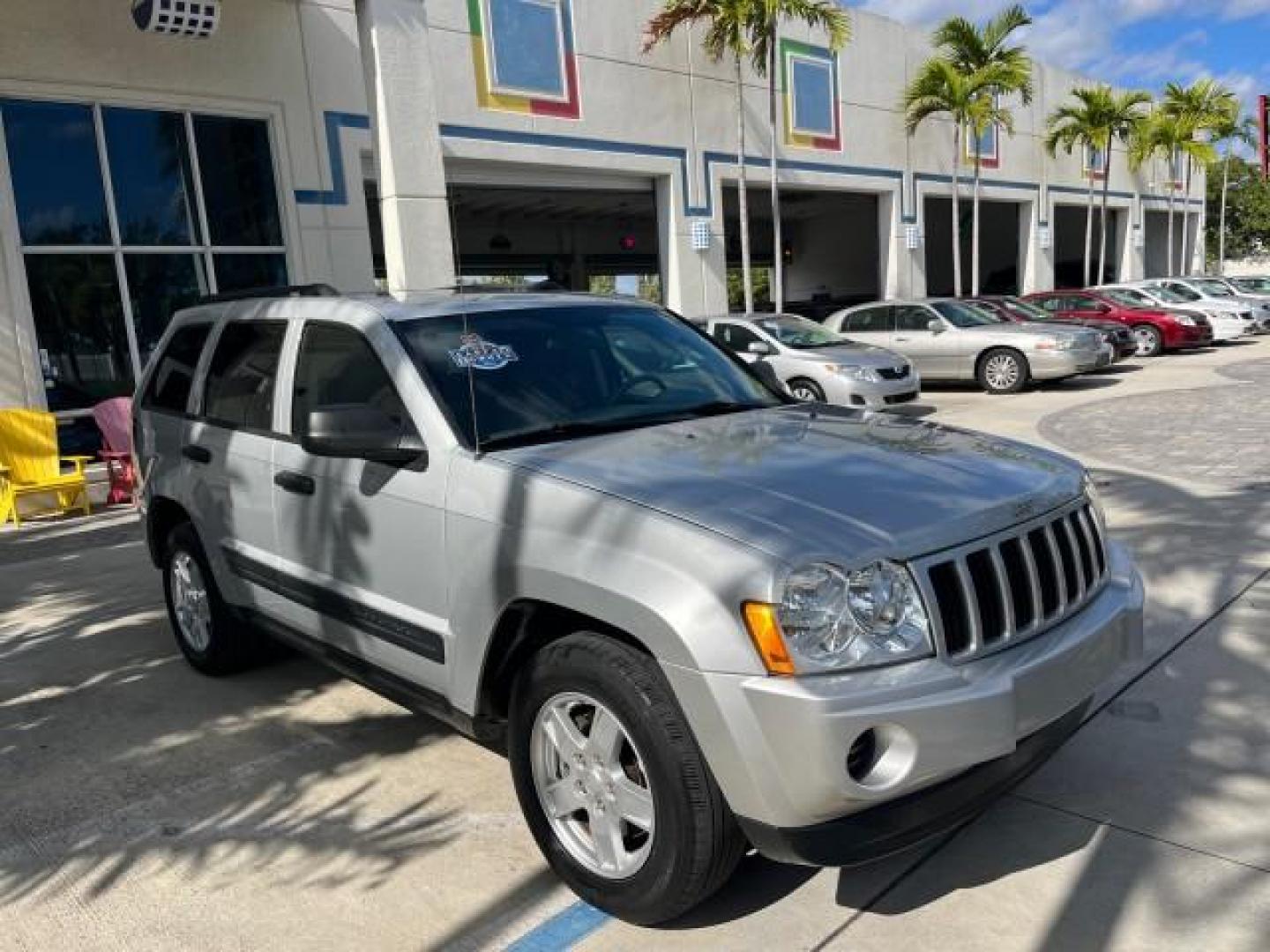 2006 Bright Silver Metallic /Medium Slate Gray Jeep Grand Cherokee 1 FL Laredo LOW MILES 57,272 (1J4GS48K06C) with an 3.7L V6 Engine engine, Automatic transmission, located at 4701 North Dixie Hwy, Pompano Beach, FL, 33064, (954) 422-2889, 26.240938, -80.123474 - OUR WEBPAGE FLORIDACARS1.COM HAS OVER 100 PHOTOS AND FREE CARFAX LINK 2006 JEEP GRAND CHEROKEE LAREDO ROAD READY 3.7L V6 VIN: 1J4GS48K06C160709 NO ACCIDENTS 4 DOOR WAGON/SPORT UTILITY NO RECALLS 3.7L V6 F 1 OWNER FLORIDA GASOLINE LOW MILES 57,272 REAR WHEEL DRIVE POWER SEATS/MIRRORS Active Head Rest - Photo#90