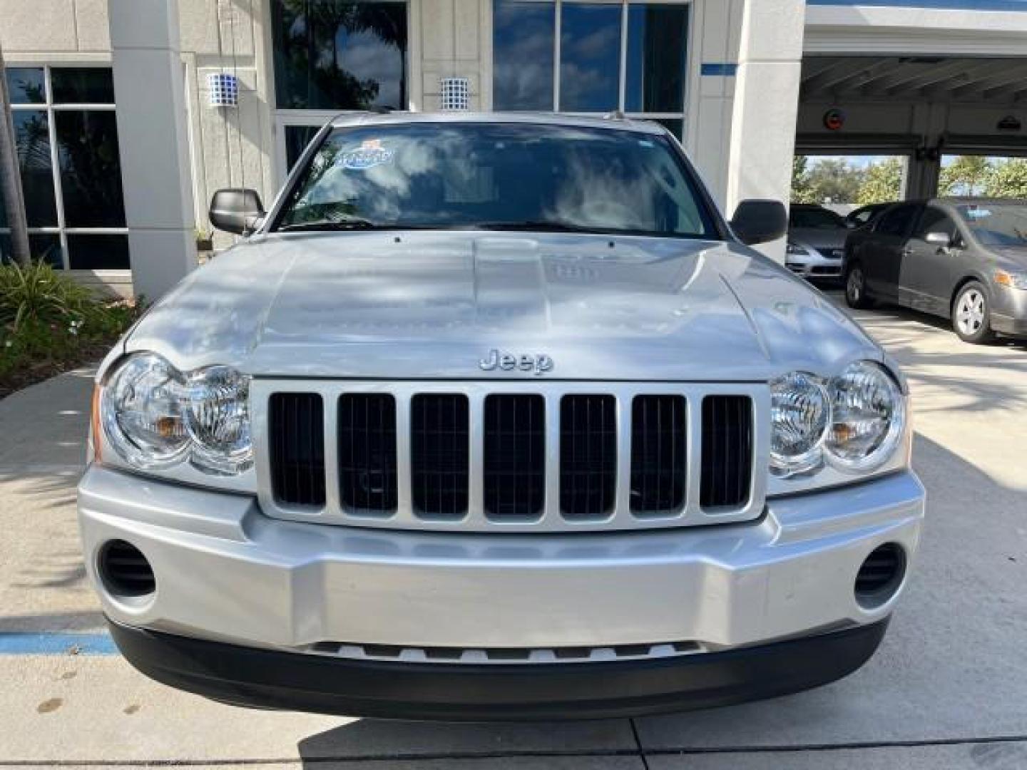 2006 Bright Silver Metallic /Medium Slate Gray Jeep Grand Cherokee 1 FL Laredo LOW MILES 57,272 (1J4GS48K06C) with an 3.7L V6 Engine engine, Automatic transmission, located at 4701 North Dixie Hwy, Pompano Beach, FL, 33064, (954) 422-2889, 26.240938, -80.123474 - OUR WEBPAGE FLORIDACARS1.COM HAS OVER 100 PHOTOS AND FREE CARFAX LINK 2006 JEEP GRAND CHEROKEE LAREDO ROAD READY 3.7L V6 VIN: 1J4GS48K06C160709 NO ACCIDENTS 4 DOOR WAGON/SPORT UTILITY NO RECALLS 3.7L V6 F 1 OWNER FLORIDA GASOLINE LOW MILES 57,272 REAR WHEEL DRIVE POWER SEATS/MIRRORS Active Head Rest - Photo#96