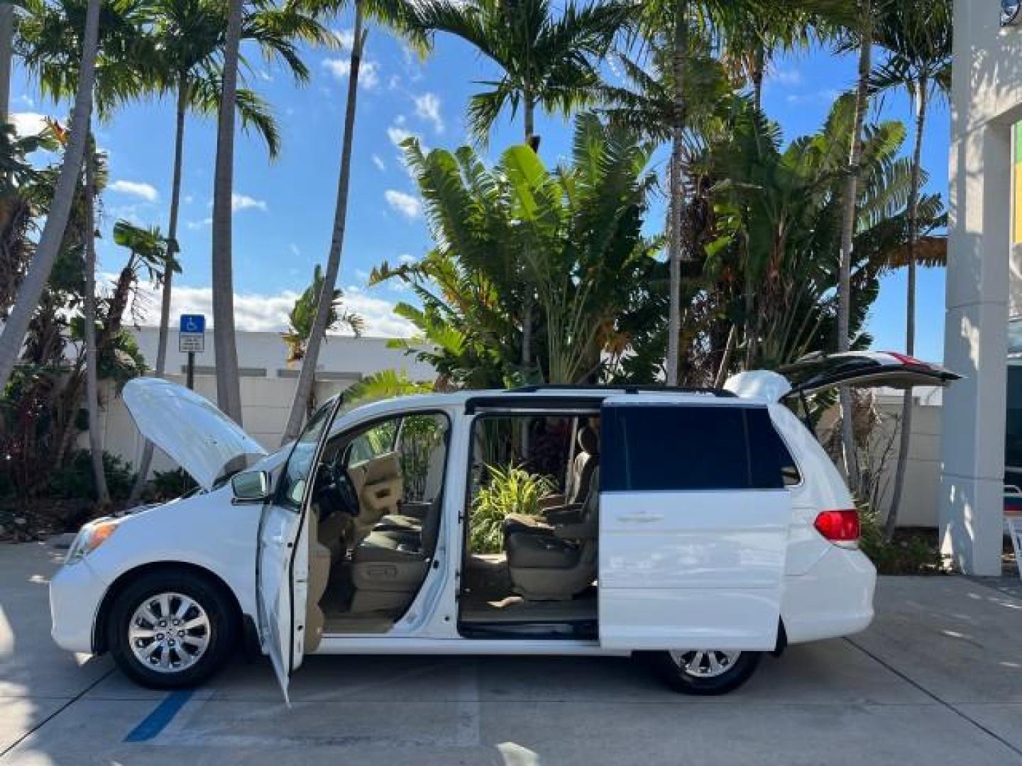 2010 Taffeta White /Ivory Honda Odyssey EX-L LOW MILES 78,635 (5FNRL3H73AB) with an 3.5L V6 Cylinder Engine engine, Automatic transmission, located at 4701 North Dixie Hwy, Pompano Beach, FL, 33064, (954) 422-2889, 26.240938, -80.123474 - OUR WEBPAGE FLORIDACARS1.COM HAS OVER 100 PHOTOS AND FREE CARFAX LINK 2010 HONDA ODYSSEY EX-L W/DVD ROAD READY 3.5L V6 25 MPG VIN: 5FNRL3H73AB055515 NO ACCIDENTS NO RECALLS VAN FLORIDA OWNER SUNROOF 3.5L V6 F SOHC 24V BACK UP CAMERA POWER SLIDING DOORS DVD GASOLINE LOW MILES 78,635 3 ROW POWER LEATH - Photo#8