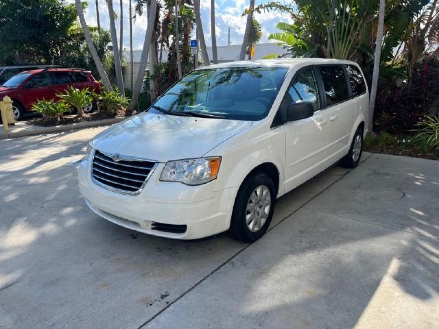 2009 Stone White /Md Slate Gray/Lt Shale Chrysler Town and Country LX LOW MILES 51,598 (2A8HR44E89R) with an 3.3L OHV SMPI V6 Engine engine, Automatic transmission, located at 4701 North Dixie Hwy, Pompano Beach, FL, 33064, (954) 422-2889, 26.240938, -80.123474 - OUR WEBPAGE FLORIDACARS1.COM HAS OVER 100 PHOTOS AND FREE CARFAX LINK 2009 CHRYSLER TOWN AND COUNTRY LX ROAD READY 3.3L V6 VIN: 2A8HR44E89R547339 NO ACCIDENTS 24 MPG VAN FLORIDA OWNER 3.3L V6 F OHV 12V 3 ROW SEATS GASOLINE LOW MILES 51,598 FRONT WHEEL DRIVE POWER MIRRORS Anti-Theft System Approach L - Photo#3