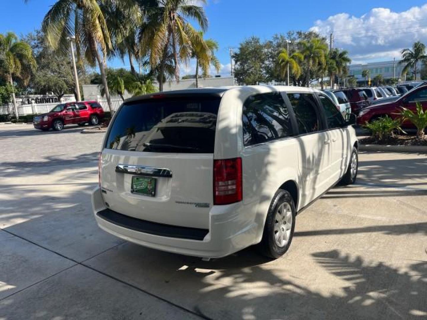 2009 Stone White /Md Slate Gray/Lt Shale Chrysler Town and Country LX LOW MILES 51,598 (2A8HR44E89R) with an 3.3L OHV SMPI V6 Engine engine, Automatic transmission, located at 4701 North Dixie Hwy, Pompano Beach, FL, 33064, (954) 422-2889, 26.240938, -80.123474 - OUR WEBPAGE FLORIDACARS1.COM HAS OVER 100 PHOTOS AND FREE CARFAX LINK 2009 CHRYSLER TOWN AND COUNTRY LX ROAD READY 3.3L V6 VIN: 2A8HR44E89R547339 NO ACCIDENTS 24 MPG VAN FLORIDA OWNER 3.3L V6 F OHV 12V 3 ROW SEATS GASOLINE LOW MILES 51,598 FRONT WHEEL DRIVE POWER MIRRORS Anti-Theft System Approach L - Photo#7