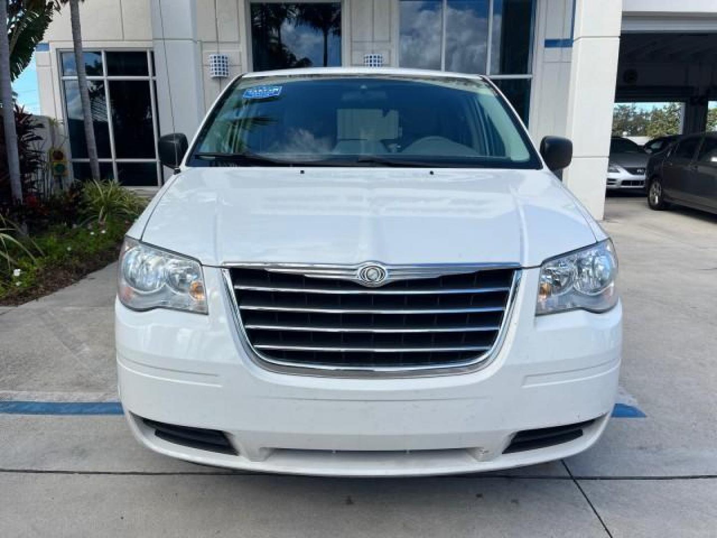 2009 Stone White /Md Slate Gray/Lt Shale Chrysler Town and Country LX LOW MILES 51,598 (2A8HR44E89R) with an 3.3L OHV SMPI V6 Engine engine, Automatic transmission, located at 4701 North Dixie Hwy, Pompano Beach, FL, 33064, (954) 422-2889, 26.240938, -80.123474 - OUR WEBPAGE FLORIDACARS1.COM HAS OVER 100 PHOTOS AND FREE CARFAX LINK 2009 CHRYSLER TOWN AND COUNTRY LX ROAD READY 3.3L V6 VIN: 2A8HR44E89R547339 NO ACCIDENTS 24 MPG VAN FLORIDA OWNER 3.3L V6 F OHV 12V 3 ROW SEATS GASOLINE LOW MILES 51,598 FRONT WHEEL DRIVE POWER MIRRORS Anti-Theft System Approach L - Photo#88