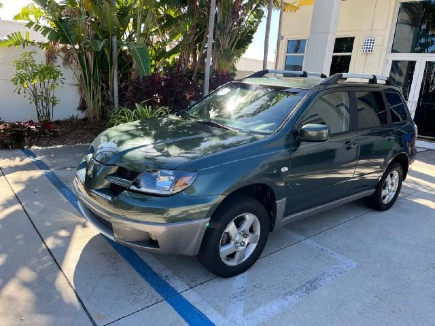 2004 Lofty Green Pearl /Charcoal Mitsubishi Outlander XLS LOW MILES 38,372 (JA4LX41F44U) with an 2.4L SOHC SMPI 16-Valve I4 Engine engine, Automatic transmission, located at 4701 North Dixie Hwy, Pompano Beach, FL, 33064, (954) 422-2889, 26.240938, -80.123474 - OUR WEBPAGE FLORIDACARS1.COM HAS OVER 100 PHOTOS AND FREE CARFAX LINK 2004 MITSUBISHI OUTLANDER XLS ROAD READY 2.4L I4 VIN: JA4LX41F44U045177 NO ACCIDENTS 27 MPG DOOR WAGON/SPORT UTILITY NO RECALLS 2.4L I4 F SOHC FLORIDA OWNER GASOLINE LOW MILES 38,372 FRONT WHEEL DRIVE 10 SERVICE RECORDS Alloy Whee - Photo#78