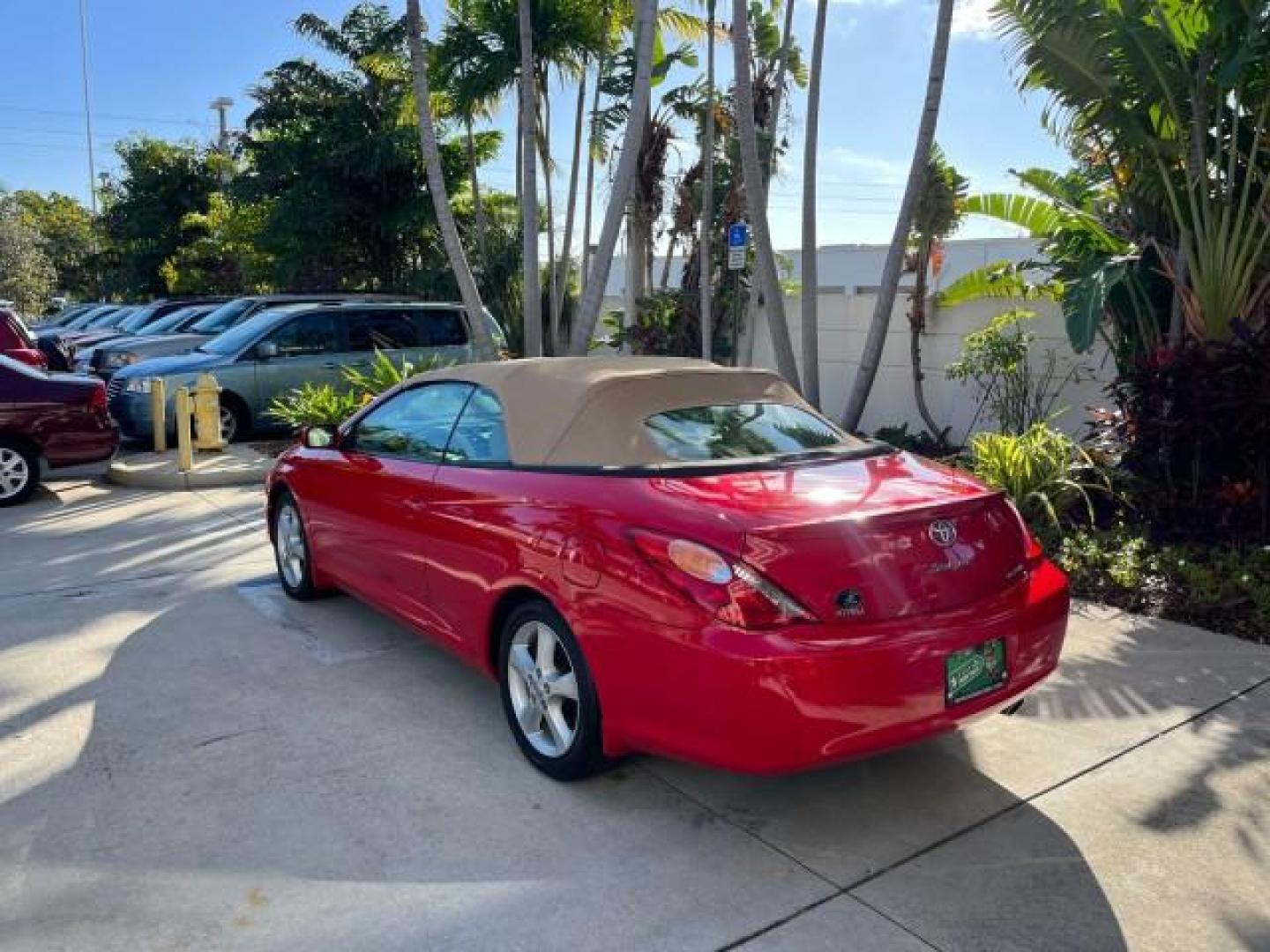 2005 Absolutely Red /Ivory Toyota Camry Solara SLE LOW MILES 45,207 (4T1FA38P45U) with an 3.3L DOHC SEFI VVT-i 24-Valve V6 Engine engine, Automatic transmission, located at 4701 North Dixie Hwy, Pompano Beach, FL, 33064, (954) 422-2889, 26.240938, -80.123474 - OUR WEBPAGE FLORIDACARS1.COM HAS OVER 100 PHOTOS AND FREE CARFAX LINK 2005 TOYOTA CAMRY SOLARA SE V6 ROAD READY 3.3L V6 VIN: 4T1FA38P45U047960 NO ACCIDENTS 29 MPG CONVERTIBLE NO RECALLS 3.3L V6 F DOHC 24V BACK UP CAMERA FLORIDA OWNER GASOLINE NAVIGATION LOW MILES 45,207 FRONT WHEEL DRIVE POWER LEATH - Photo#5