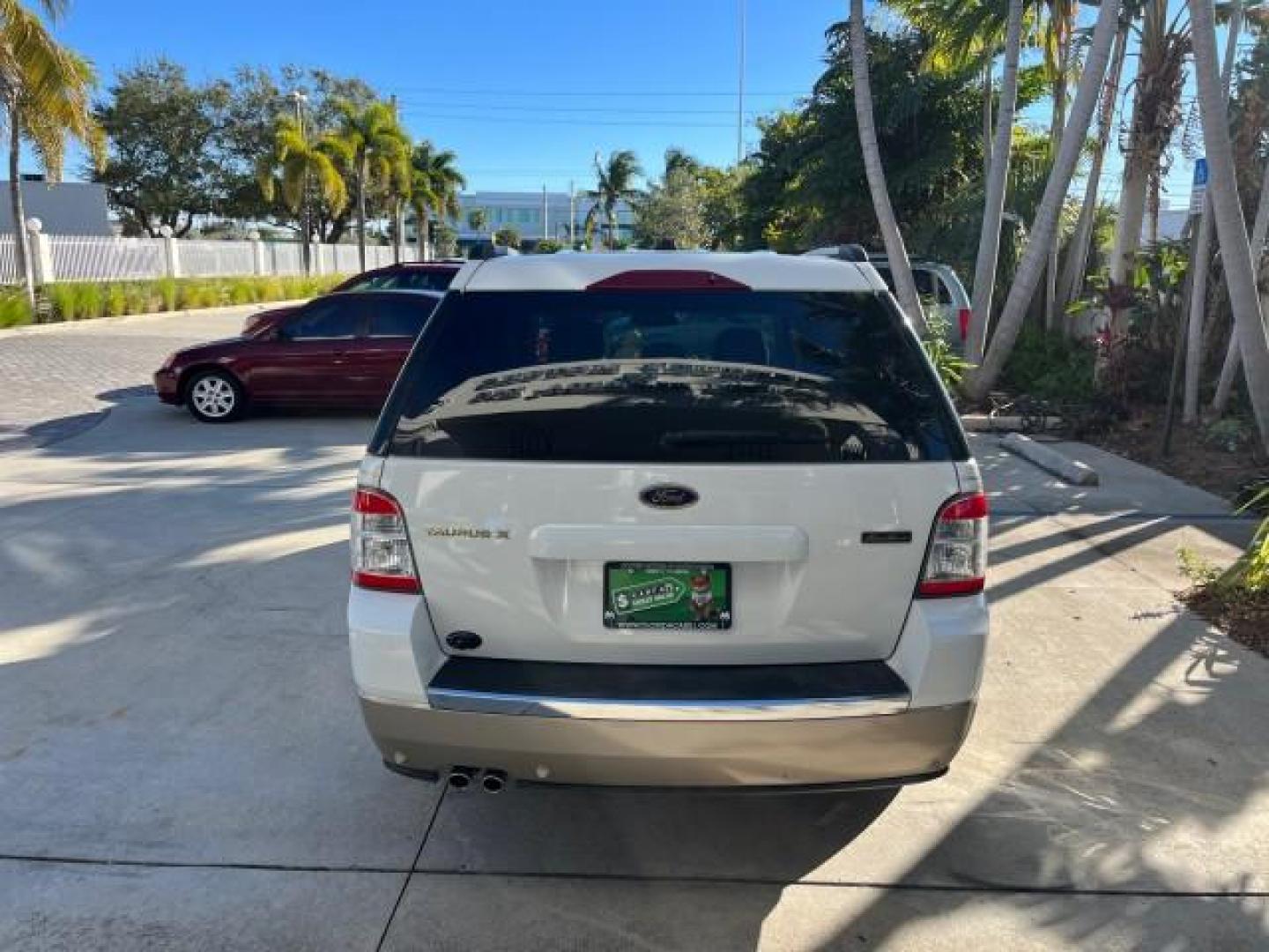 2008 Oxford White /Camel Ford Taurus X Eddie Bauer LOW MILES 39,063 (1FMDK07W18G) with an 3.5L SMPI 24-Valve V6 Duratec Engine engine, Automatic transmission, located at 4701 North Dixie Hwy, Pompano Beach, FL, 33064, (954) 422-2889, 26.240938, -80.123474 - OUR WEBPAGE FLORIDACARS1.COM HAS OVER 100 PHOTOS AND FREE CARFAX LINK 2008 FORD TAURUS X EDDIE BAUER ROAD READY 3.5L V6 VIN: 1FMDK07W18GA43864 FLORIDA OWNER 4 DOOR WAGON/SPORT UTILITY LOW MILES 39,063 3.5L V6 F 3 ROW LEATHER SEATS GASOLINE PARK SENSORS POWER SEATS/MIRRORS FRONT WHEEL DRIVE POWER SUN - Photo#6