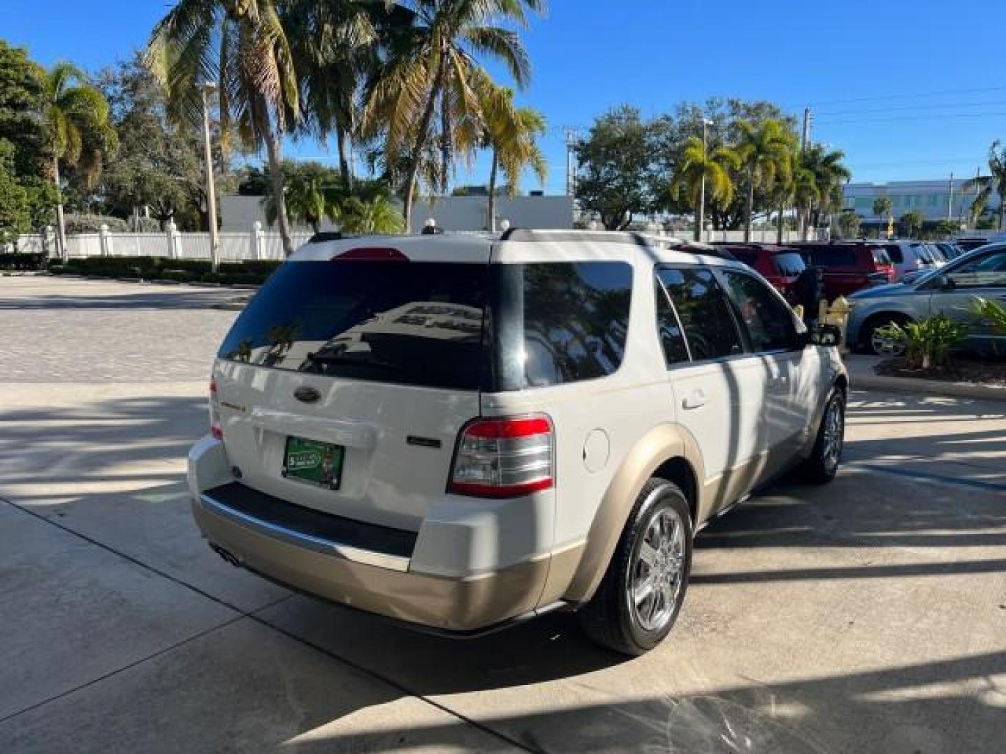 2008 Oxford White /Camel Ford Taurus X Eddie Bauer LOW MILES 39,063 (1FMDK07W18G) with an 3.5L SMPI 24-Valve V6 Duratec Engine engine, Automatic transmission, located at 4701 North Dixie Hwy, Pompano Beach, FL, 33064, (954) 422-2889, 26.240938, -80.123474 - OUR WEBPAGE FLORIDACARS1.COM HAS OVER 100 PHOTOS AND FREE CARFAX LINK 2008 FORD TAURUS X EDDIE BAUER ROAD READY 3.5L V6 VIN: 1FMDK07W18GA43864 FLORIDA OWNER 4 DOOR WAGON/SPORT UTILITY LOW MILES 39,063 3.5L V6 F 3 ROW LEATHER SEATS GASOLINE PARK SENSORS POWER SEATS/MIRRORS FRONT WHEEL DRIVE POWER SUN - Photo#7