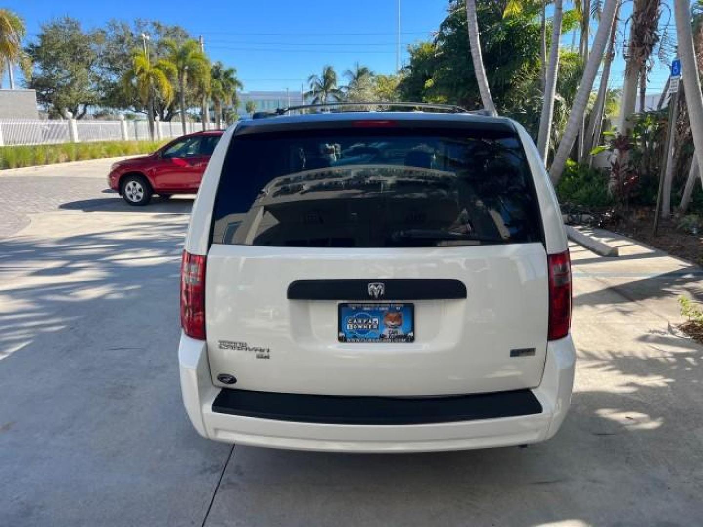 2008 Stone White /Md Slate/Lt Shale Dodge Grand Caravan 1 FL SE LOW MILES 51,700 (1D8HN44H68B) with an 3.3L V6 Cylinder Engine engine, Automatic transmission, located at 4701 North Dixie Hwy, Pompano Beach, FL, 33064, (954) 422-2889, 26.240938, -80.123474 - OUR WEBPAGE FLORIDACARS1.COM HAS OVER 100 PHOTOS AND FREE CARFAX LINK 2008 DODGE GRAND CARAVAN SE ROAD READY 3.3L V6 VIN: 1D8HN44H68B103081 NO ACCIDENTS VAN POPWER LIFTGATE NO RECALLS 3.3L V6 F POWER SLIDING DOORS 1 OWNER FLORIDA GASOLINE 3 ROW SEATS LOW MILES 51,700 FRONT WHEEL DRIVE 20 SERVICE REC - Photo#6