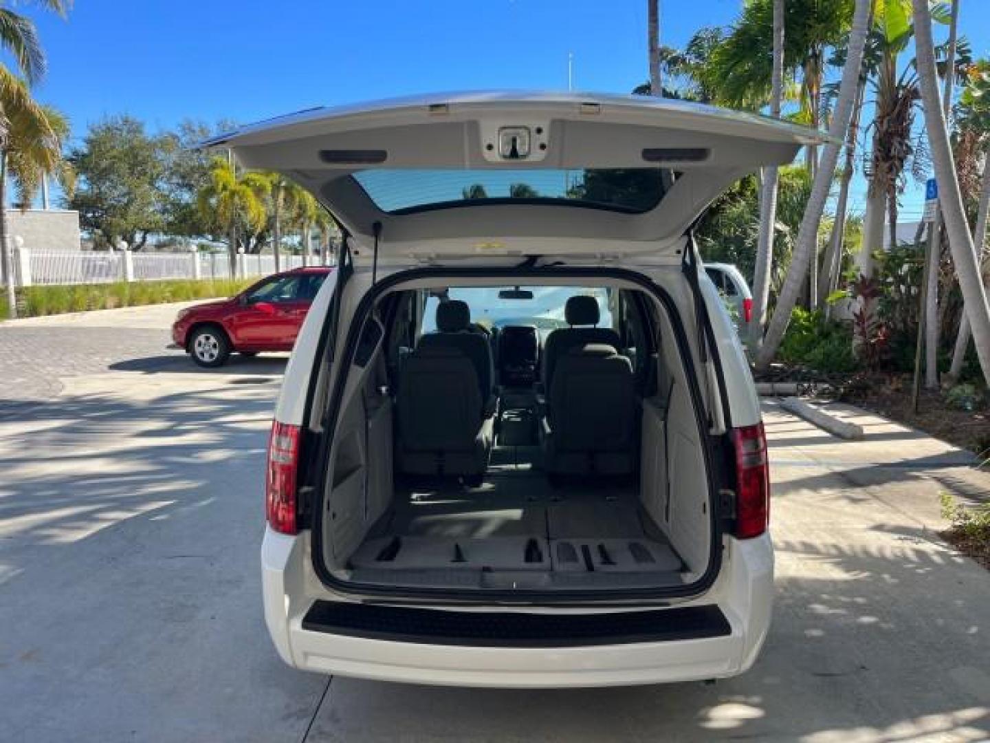 2008 Stone White /Md Slate/Lt Shale Dodge Grand Caravan 1 FL SE LOW MILES 51,700 (1D8HN44H68B) with an 3.3L V6 Cylinder Engine engine, Automatic transmission, located at 4701 North Dixie Hwy, Pompano Beach, FL, 33064, (954) 422-2889, 26.240938, -80.123474 - OUR WEBPAGE FLORIDACARS1.COM HAS OVER 100 PHOTOS AND FREE CARFAX LINK 2008 DODGE GRAND CARAVAN SE ROAD READY 3.3L V6 VIN: 1D8HN44H68B103081 NO ACCIDENTS VAN POPWER LIFTGATE NO RECALLS 3.3L V6 F POWER SLIDING DOORS 1 OWNER FLORIDA GASOLINE 3 ROW SEATS LOW MILES 51,700 FRONT WHEEL DRIVE 20 SERVICE REC - Photo#71