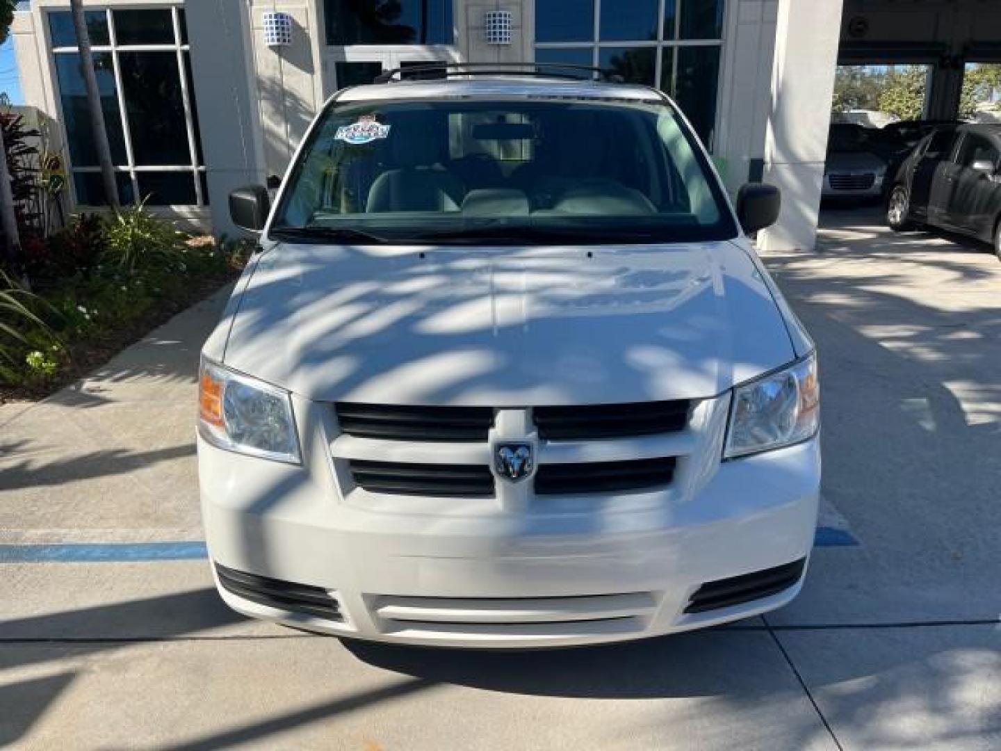 2008 Stone White /Md Slate/Lt Shale Dodge Grand Caravan 1 FL SE LOW MILES 51,700 (1D8HN44H68B) with an 3.3L V6 Cylinder Engine engine, Automatic transmission, located at 4701 North Dixie Hwy, Pompano Beach, FL, 33064, (954) 422-2889, 26.240938, -80.123474 - OUR WEBPAGE FLORIDACARS1.COM HAS OVER 100 PHOTOS AND FREE CARFAX LINK 2008 DODGE GRAND CARAVAN SE ROAD READY 3.3L V6 VIN: 1D8HN44H68B103081 NO ACCIDENTS VAN POPWER LIFTGATE NO RECALLS 3.3L V6 F POWER SLIDING DOORS 1 OWNER FLORIDA GASOLINE 3 ROW SEATS LOW MILES 51,700 FRONT WHEEL DRIVE 20 SERVICE REC - Photo#79