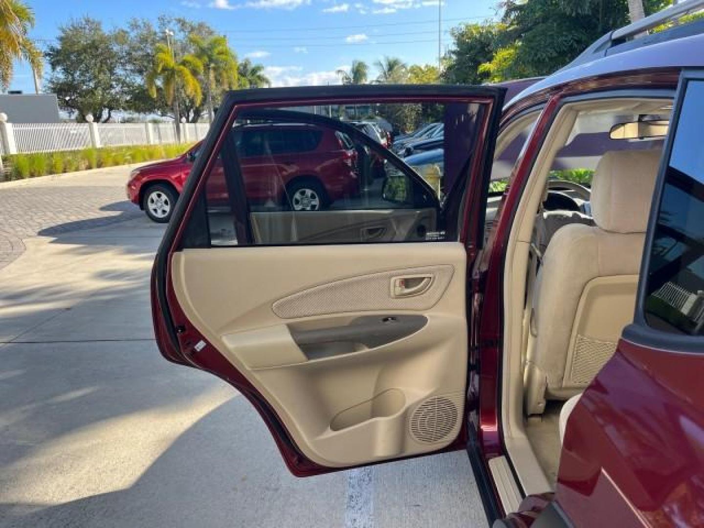 2006 Mesa Red /Beige Hyundai Tucson 1 FL GLS LOW MILES 47,967 (KM8JN12D96U) with an 2.7L DOHC MPI 24-Valve V6 Engine engine, Automatic transmission, located at 4701 North Dixie Hwy, Pompano Beach, FL, 33064, (954) 422-2889, 26.240938, -80.123474 - OUR WEBPAGE FLORIDACARS1.COM HAS OVER 100 PHOTOS AND FREE CARFAX LINK 2006 HYUNDAI TUCSON GLS ROAD READY 2.7L V6 VIN: KM8JN12D96U359484 NO ACCIDENTS 4 DOOR WAGON/SPORT UTILITY NO RECALLS 26 MPG 2.7L V6 F DOHC 24V 1 OWNER FLORIDA GASOLINE POWER SUNROOF FRONT WHEEL DRIVE LOW MILES 47,967 Anti-Theft Sy - Photo#13