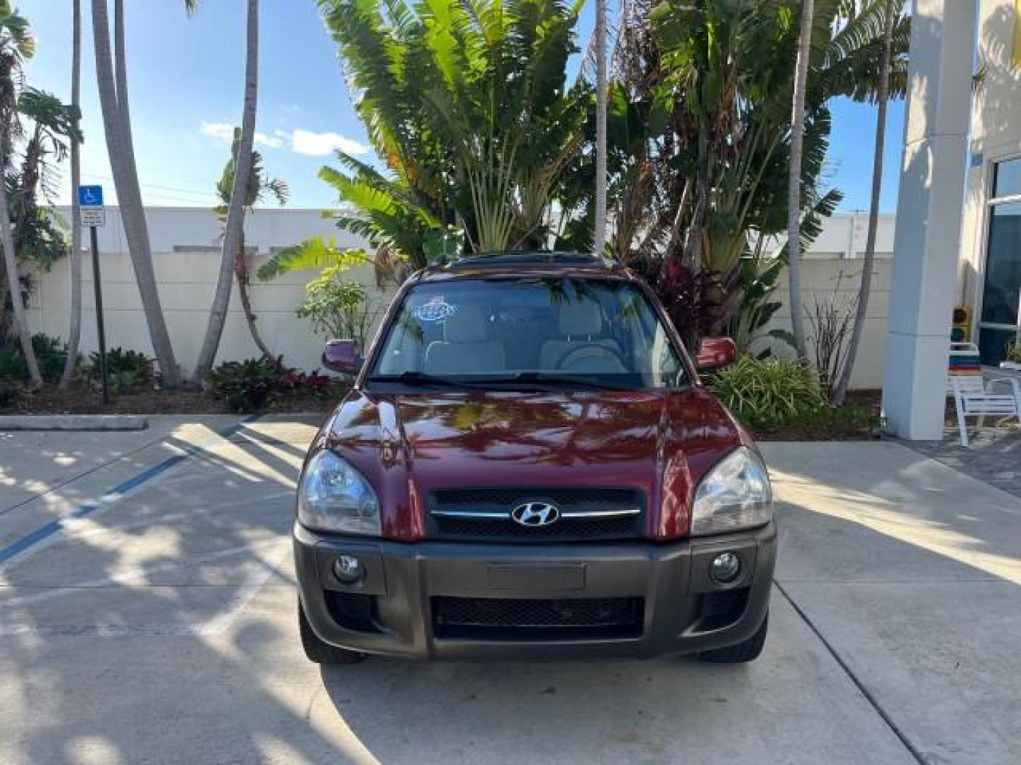 2006 Mesa Red /Beige Hyundai Tucson 1 FL GLS LOW MILES 47,967 (KM8JN12D96U) with an 2.7L DOHC MPI 24-Valve V6 Engine engine, Automatic transmission, located at 4701 North Dixie Hwy, Pompano Beach, FL, 33064, (954) 422-2889, 26.240938, -80.123474 - OUR WEBPAGE FLORIDACARS1.COM HAS OVER 100 PHOTOS AND FREE CARFAX LINK 2006 HYUNDAI TUCSON GLS ROAD READY 2.7L V6 VIN: KM8JN12D96U359484 NO ACCIDENTS 4 DOOR WAGON/SPORT UTILITY NO RECALLS 26 MPG 2.7L V6 F DOHC 24V 1 OWNER FLORIDA GASOLINE POWER SUNROOF FRONT WHEEL DRIVE LOW MILES 47,967 Anti-Theft Sy - Photo#2