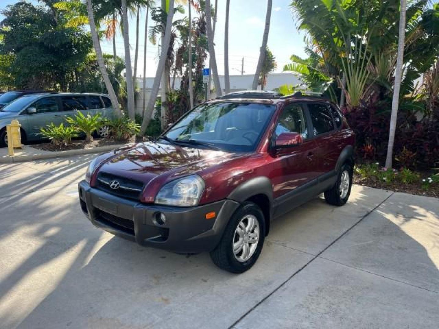 2006 Mesa Red /Beige Hyundai Tucson 1 FL GLS LOW MILES 47,967 (KM8JN12D96U) with an 2.7L DOHC MPI 24-Valve V6 Engine engine, Automatic transmission, located at 4701 North Dixie Hwy, Pompano Beach, FL, 33064, (954) 422-2889, 26.240938, -80.123474 - OUR WEBPAGE FLORIDACARS1.COM HAS OVER 100 PHOTOS AND FREE CARFAX LINK 2006 HYUNDAI TUCSON GLS ROAD READY 2.7L V6 VIN: KM8JN12D96U359484 NO ACCIDENTS 4 DOOR WAGON/SPORT UTILITY NO RECALLS 26 MPG 2.7L V6 F DOHC 24V 1 OWNER FLORIDA GASOLINE POWER SUNROOF FRONT WHEEL DRIVE LOW MILES 47,967 Anti-Theft Sy - Photo#3