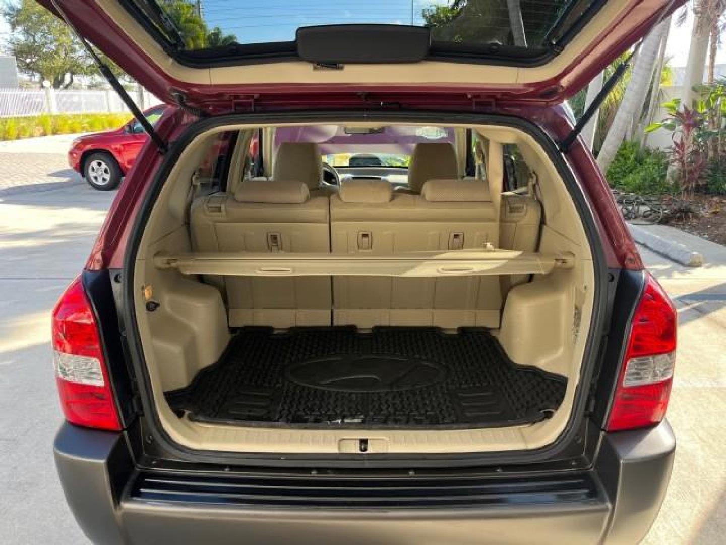 2006 Mesa Red /Beige Hyundai Tucson 1 FL GLS LOW MILES 47,967 (KM8JN12D96U) with an 2.7L DOHC MPI 24-Valve V6 Engine engine, Automatic transmission, located at 4701 North Dixie Hwy, Pompano Beach, FL, 33064, (954) 422-2889, 26.240938, -80.123474 - OUR WEBPAGE FLORIDACARS1.COM HAS OVER 100 PHOTOS AND FREE CARFAX LINK 2006 HYUNDAI TUCSON GLS ROAD READY 2.7L V6 VIN: KM8JN12D96U359484 NO ACCIDENTS 4 DOOR WAGON/SPORT UTILITY NO RECALLS 26 MPG 2.7L V6 F DOHC 24V 1 OWNER FLORIDA GASOLINE POWER SUNROOF FRONT WHEEL DRIVE LOW MILES 47,967 Anti-Theft Sy - Photo#60