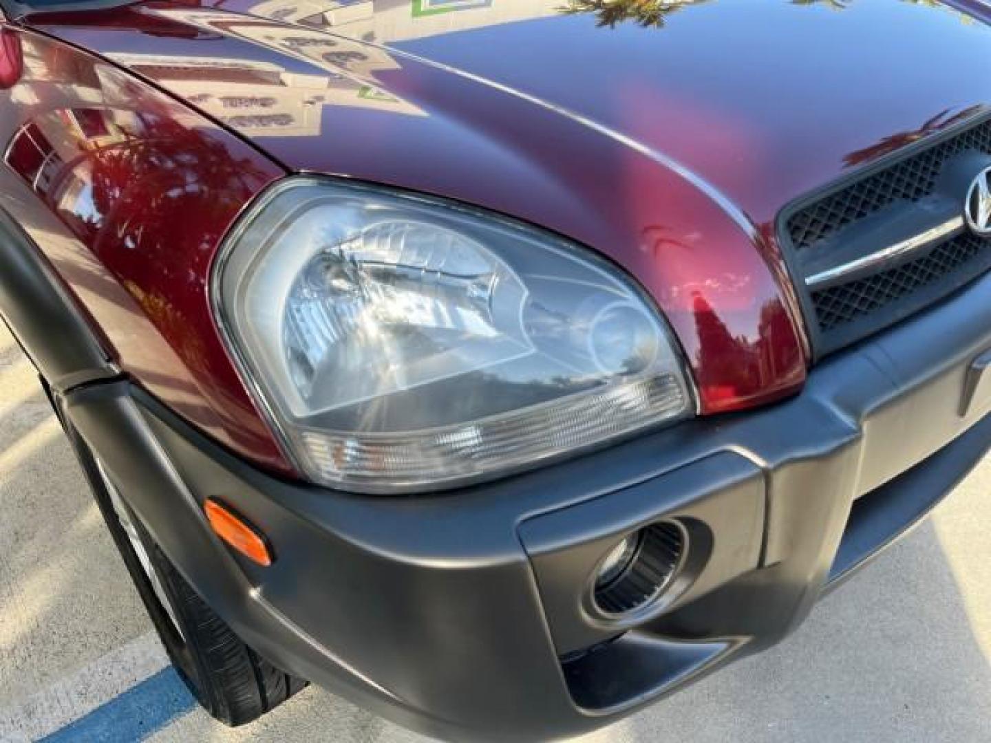 2006 Mesa Red /Beige Hyundai Tucson 1 FL GLS LOW MILES 47,967 (KM8JN12D96U) with an 2.7L DOHC MPI 24-Valve V6 Engine engine, Automatic transmission, located at 4701 North Dixie Hwy, Pompano Beach, FL, 33064, (954) 422-2889, 26.240938, -80.123474 - OUR WEBPAGE FLORIDACARS1.COM HAS OVER 100 PHOTOS AND FREE CARFAX LINK 2006 HYUNDAI TUCSON GLS ROAD READY 2.7L V6 VIN: KM8JN12D96U359484 NO ACCIDENTS 4 DOOR WAGON/SPORT UTILITY NO RECALLS 26 MPG 2.7L V6 F DOHC 24V 1 OWNER FLORIDA GASOLINE POWER SUNROOF FRONT WHEEL DRIVE LOW MILES 47,967 Anti-Theft Sy - Photo#74