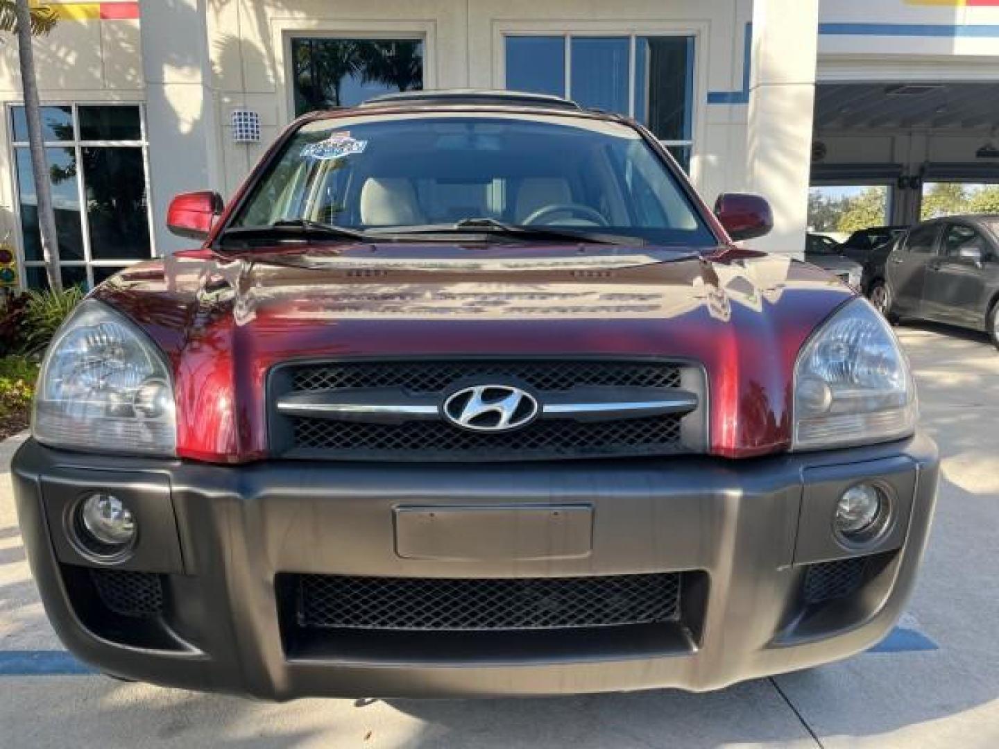 2006 Mesa Red /Beige Hyundai Tucson 1 FL GLS LOW MILES 47,967 (KM8JN12D96U) with an 2.7L DOHC MPI 24-Valve V6 Engine engine, Automatic transmission, located at 4701 North Dixie Hwy, Pompano Beach, FL, 33064, (954) 422-2889, 26.240938, -80.123474 - OUR WEBPAGE FLORIDACARS1.COM HAS OVER 100 PHOTOS AND FREE CARFAX LINK 2006 HYUNDAI TUCSON GLS ROAD READY 2.7L V6 VIN: KM8JN12D96U359484 NO ACCIDENTS 4 DOOR WAGON/SPORT UTILITY NO RECALLS 26 MPG 2.7L V6 F DOHC 24V 1 OWNER FLORIDA GASOLINE POWER SUNROOF FRONT WHEEL DRIVE LOW MILES 47,967 Anti-Theft Sy - Photo#79