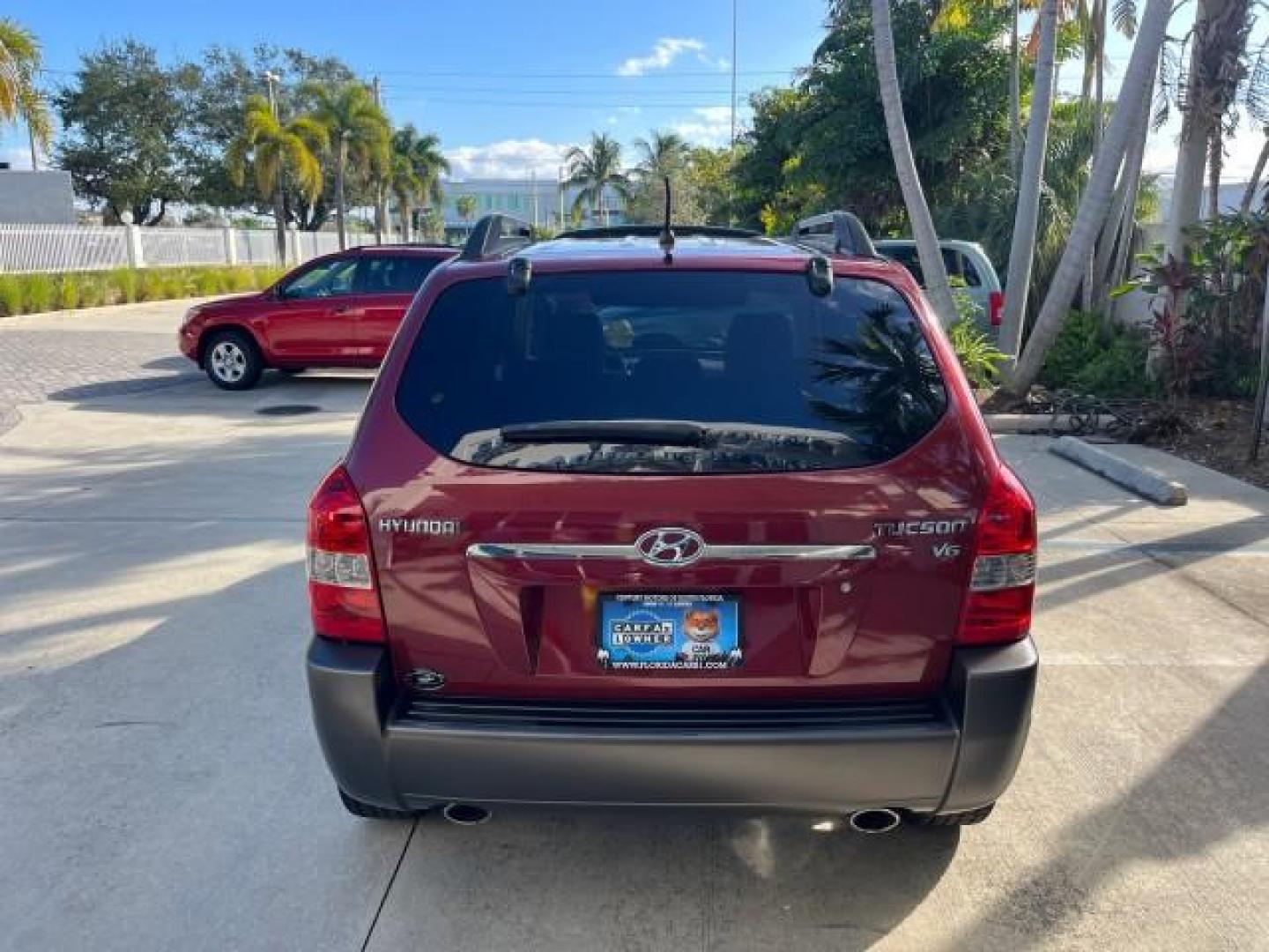 2006 Mesa Red /Beige Hyundai Tucson 1 FL GLS LOW MILES 47,967 (KM8JN12D96U) with an 2.7L DOHC MPI 24-Valve V6 Engine engine, Automatic transmission, located at 4701 North Dixie Hwy, Pompano Beach, FL, 33064, (954) 422-2889, 26.240938, -80.123474 - OUR WEBPAGE FLORIDACARS1.COM HAS OVER 100 PHOTOS AND FREE CARFAX LINK 2006 HYUNDAI TUCSON GLS ROAD READY 2.7L V6 VIN: KM8JN12D96U359484 NO ACCIDENTS 4 DOOR WAGON/SPORT UTILITY NO RECALLS 26 MPG 2.7L V6 F DOHC 24V 1 OWNER FLORIDA GASOLINE POWER SUNROOF FRONT WHEEL DRIVE LOW MILES 47,967 Anti-Theft Sy - Photo#89