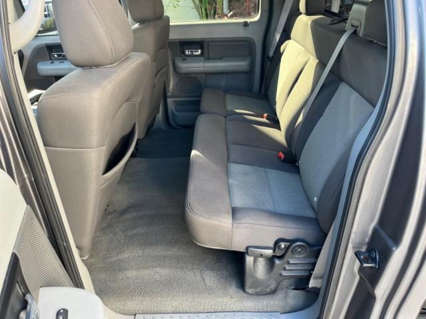 2006 Dark Shadow Grey Metallic /Flint Ford F-150 1 FL XLT CREW LOW MILES 73,628 (1FTPW12596K) with an 5.4L 3v EFI V8 Engine engine, Automatic transmission, located at 4701 North Dixie Hwy, Pompano Beach, FL, 33064, (954) 422-2889, 26.240938, -80.123474 - OUR WEBPAGE FLORIDACARS1.COM HAS OVER 100 PHOTOS AND FREE CARFAX LINK 2006 FORD F-150 XLT ROAD READY 5.4L V8 VIN: 1FTPW12596KA93531 NO RECALLS 5.6FT BED CREW PICKUP 1 OWNER FLORIDA 5.4L V8 F SOHC LOW MILES 73,628 GASOLINE 23 SERVICE RECORDS U REAR WHEEL DRIVE POWER MIRRORS Anti-Theft System Cruise C - Photo#44