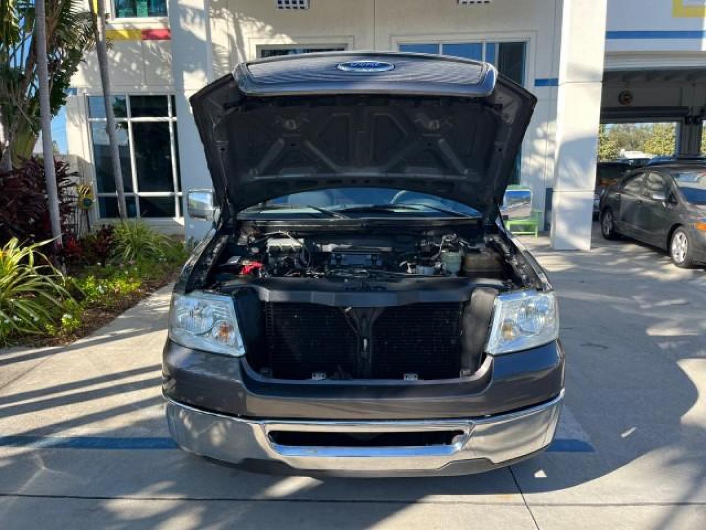 2006 Dark Shadow Grey Metallic /Flint Ford F-150 1 FL XLT CREW LOW MILES 73,628 (1FTPW12596K) with an 5.4L 3v EFI V8 Engine engine, Automatic transmission, located at 4701 North Dixie Hwy, Pompano Beach, FL, 33064, (954) 422-2889, 26.240938, -80.123474 - OUR WEBPAGE FLORIDACARS1.COM HAS OVER 100 PHOTOS AND FREE CARFAX LINK 2006 FORD F-150 XLT ROAD READY 5.4L V8 VIN: 1FTPW12596KA93531 NO RECALLS 5.6FT BED CREW PICKUP 1 OWNER FLORIDA 5.4L V8 F SOHC LOW MILES 73,628 GASOLINE 23 SERVICE RECORDS U REAR WHEEL DRIVE POWER MIRRORS Anti-Theft System Cruise C - Photo#69