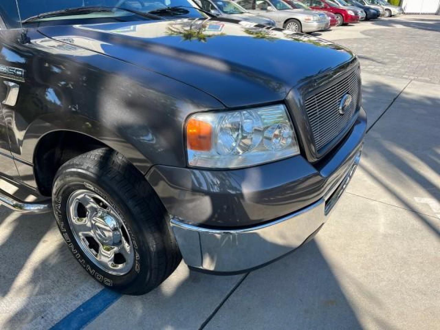 2006 Dark Shadow Grey Metallic /Flint Ford F-150 1 FL XLT CREW LOW MILES 73,628 (1FTPW12596K) with an 5.4L 3v EFI V8 Engine engine, Automatic transmission, located at 4701 North Dixie Hwy, Pompano Beach, FL, 33064, (954) 422-2889, 26.240938, -80.123474 - OUR WEBPAGE FLORIDACARS1.COM HAS OVER 100 PHOTOS AND FREE CARFAX LINK 2006 FORD F-150 XLT ROAD READY 5.4L V8 VIN: 1FTPW12596KA93531 NO RECALLS 5.6FT BED CREW PICKUP 1 OWNER FLORIDA 5.4L V8 F SOHC LOW MILES 73,628 GASOLINE 23 SERVICE RECORDS U REAR WHEEL DRIVE POWER MIRRORS Anti-Theft System Cruise C - Photo#83