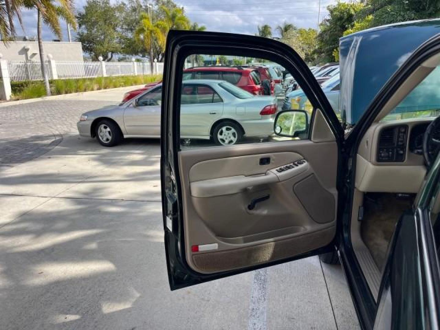 2001 Forest Green Metallic /Lt Gray/Neutral Chevrolet Tahoe LS LOW MILES 74,463 4X4 (1GNEK13T71R) with an 5.3L Vortec 1000 SFI V8 Engine engine, Automatic transmission, located at 4701 North Dixie Hwy, Pompano Beach, FL, 33064, (954) 422-2889, 26.240938, -80.123474 - OUR WEBPAGE FLORIDACARS1.COM HAS OVER 100 PHOTOS AND FREE CARFAX LINK 2001 CHEVROLET TAHOE LS ROAD READY 5.3L V8 VIN: 1GNEK13T71R215150 NO ACCIDENTS 4 DOOR WAGON/SPORT UTILITY NO RECALLS 4X4 5.3L V8 F OHV FLORIDA OWNER GASOLINE LOW MILES 74,468 REAR WHEEL DRIVE 4X4 POWER SEATS 4WD Alloy Wheels Anti- - Photo#9