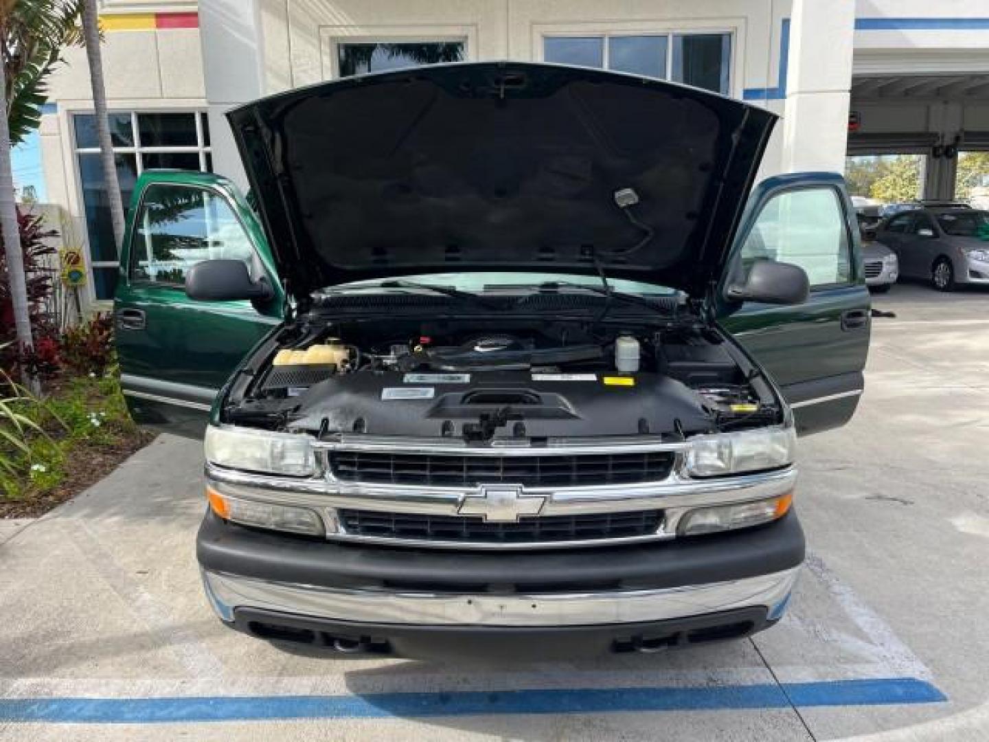 2001 Forest Green Metallic /Lt Gray/Neutral Chevrolet Tahoe LS LOW MILES 74,463 4X4 (1GNEK13T71R) with an 5.3L Vortec 1000 SFI V8 Engine engine, Automatic transmission, located at 4701 North Dixie Hwy, Pompano Beach, FL, 33064, (954) 422-2889, 26.240938, -80.123474 - OUR WEBPAGE FLORIDACARS1.COM HAS OVER 100 PHOTOS AND FREE CARFAX LINK 2001 CHEVROLET TAHOE LS ROAD READY 5.3L V8 VIN: 1GNEK13T71R215150 NO ACCIDENTS 4 DOOR WAGON/SPORT UTILITY NO RECALLS 4X4 5.3L V8 F OHV FLORIDA OWNER GASOLINE LOW MILES 74,468 REAR WHEEL DRIVE 4X4 POWER SEATS 4WD Alloy Wheels Anti- - Photo#16