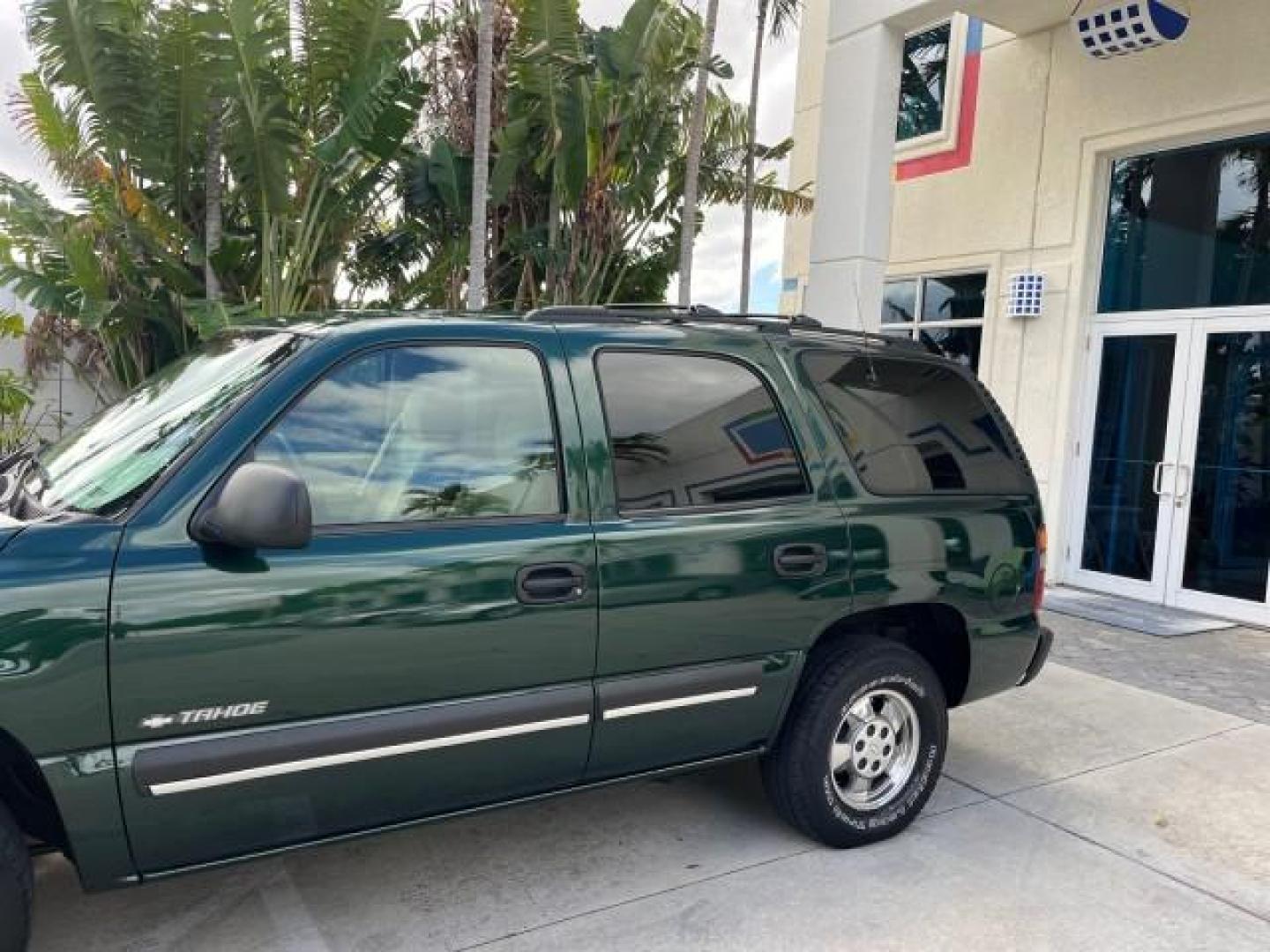 2001 Forest Green Metallic /Lt Gray/Neutral Chevrolet Tahoe LS LOW MILES 74,463 4X4 (1GNEK13T71R) with an 5.3L Vortec 1000 SFI V8 Engine engine, Automatic transmission, located at 4701 North Dixie Hwy, Pompano Beach, FL, 33064, (954) 422-2889, 26.240938, -80.123474 - OUR WEBPAGE FLORIDACARS1.COM HAS OVER 100 PHOTOS AND FREE CARFAX LINK 2001 CHEVROLET TAHOE LS ROAD READY 5.3L V8 VIN: 1GNEK13T71R215150 NO ACCIDENTS 4 DOOR WAGON/SPORT UTILITY NO RECALLS 4X4 5.3L V8 F OHV FLORIDA OWNER GASOLINE LOW MILES 74,468 REAR WHEEL DRIVE 4X4 POWER SEATS 4WD Alloy Wheels Anti- - Photo#82