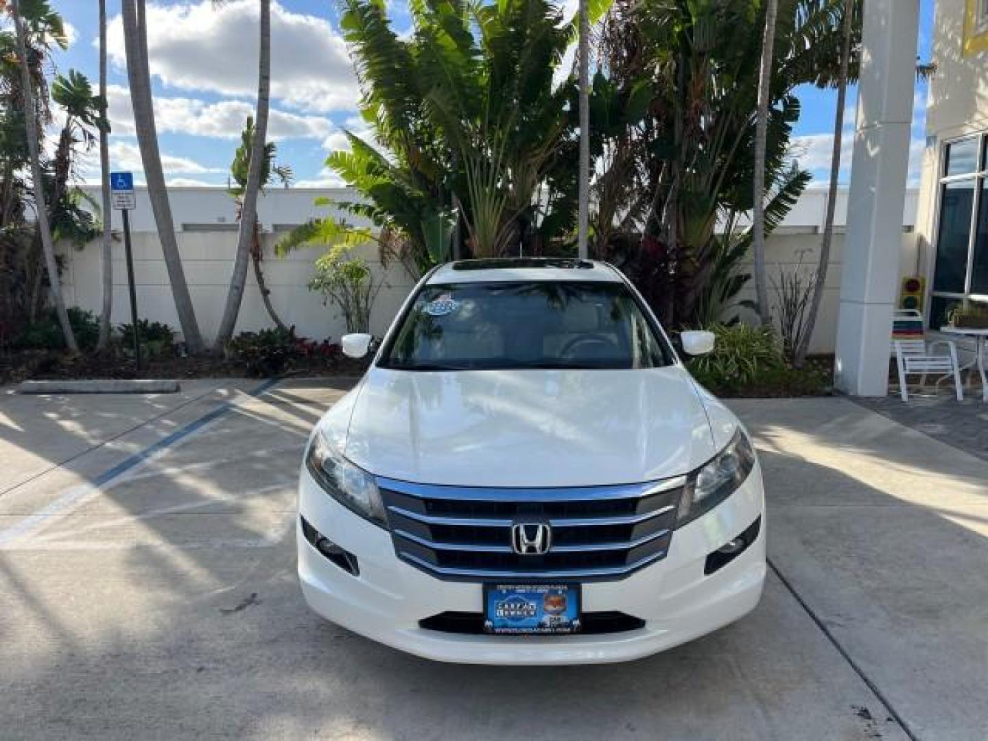 2011 White Diamond Pearl /Ivory Honda Accord Crosstour 1 FL EX-L LOW MILES 79,822 (5J6TF2H53BL) with an 3.5L SOHC MPFI 24-Valve i-VTEC V6 Engine engine, Automatic transmission, located at 4701 North Dixie Hwy, Pompano Beach, FL, 33064, (954) 422-2889, 26.240938, -80.123474 - OUR WEBPAGE FLORIDACARS1.COM HAS OVER 100 PHOTOS AND FREE CARFAX LINK 2011 HONDA ACCORD CROSSTOUR EX-L ROAD READY 3.5L V6 26 MPG VIN: 5J6TF2H53BL005079 NO RECALLS BLUETOOTH 4 DOOR WAGON/SPORT UTILITY 1 OWNER FLORIDA SUNROOF 3.5L V6 F SOHC 24V ON DEMAND AWD LEATHER GASOLINE POWER SEATS/MIRRORS ALL WH - Photo#2