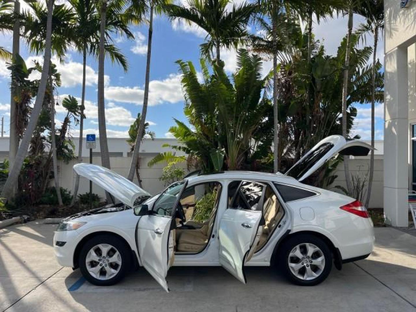 2011 White Diamond Pearl /Ivory Honda Accord Crosstour 1 FL EX-L LOW MILES 79,822 (5J6TF2H53BL) with an 3.5L SOHC MPFI 24-Valve i-VTEC V6 Engine engine, Automatic transmission, located at 4701 North Dixie Hwy, Pompano Beach, FL, 33064, (954) 422-2889, 26.240938, -80.123474 - OUR WEBPAGE FLORIDACARS1.COM HAS OVER 100 PHOTOS AND FREE CARFAX LINK 2011 HONDA ACCORD CROSSTOUR EX-L ROAD READY 3.5L V6 26 MPG VIN: 5J6TF2H53BL005079 NO RECALLS BLUETOOTH 4 DOOR WAGON/SPORT UTILITY 1 OWNER FLORIDA SUNROOF 3.5L V6 F SOHC 24V ON DEMAND AWD LEATHER GASOLINE POWER SEATS/MIRRORS ALL WH - Photo#8