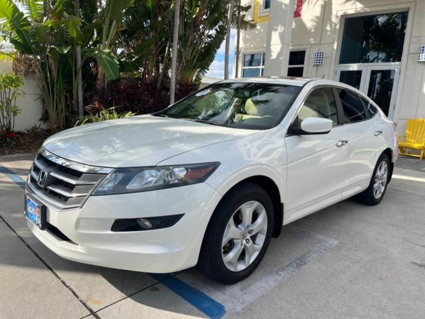 2011 White Diamond Pearl /Ivory Honda Accord Crosstour 1 FL EX-L LOW MILES 79,822 (5J6TF2H53BL) with an 3.5L SOHC MPFI 24-Valve i-VTEC V6 Engine engine, Automatic transmission, located at 4701 North Dixie Hwy, Pompano Beach, FL, 33064, (954) 422-2889, 26.240938, -80.123474 - OUR WEBPAGE FLORIDACARS1.COM HAS OVER 100 PHOTOS AND FREE CARFAX LINK 2011 HONDA ACCORD CROSSTOUR EX-L ROAD READY 3.5L V6 26 MPG VIN: 5J6TF2H53BL005079 NO RECALLS BLUETOOTH 4 DOOR WAGON/SPORT UTILITY 1 OWNER FLORIDA SUNROOF 3.5L V6 F SOHC 24V ON DEMAND AWD LEATHER GASOLINE POWER SEATS/MIRRORS ALL WH - Photo#91