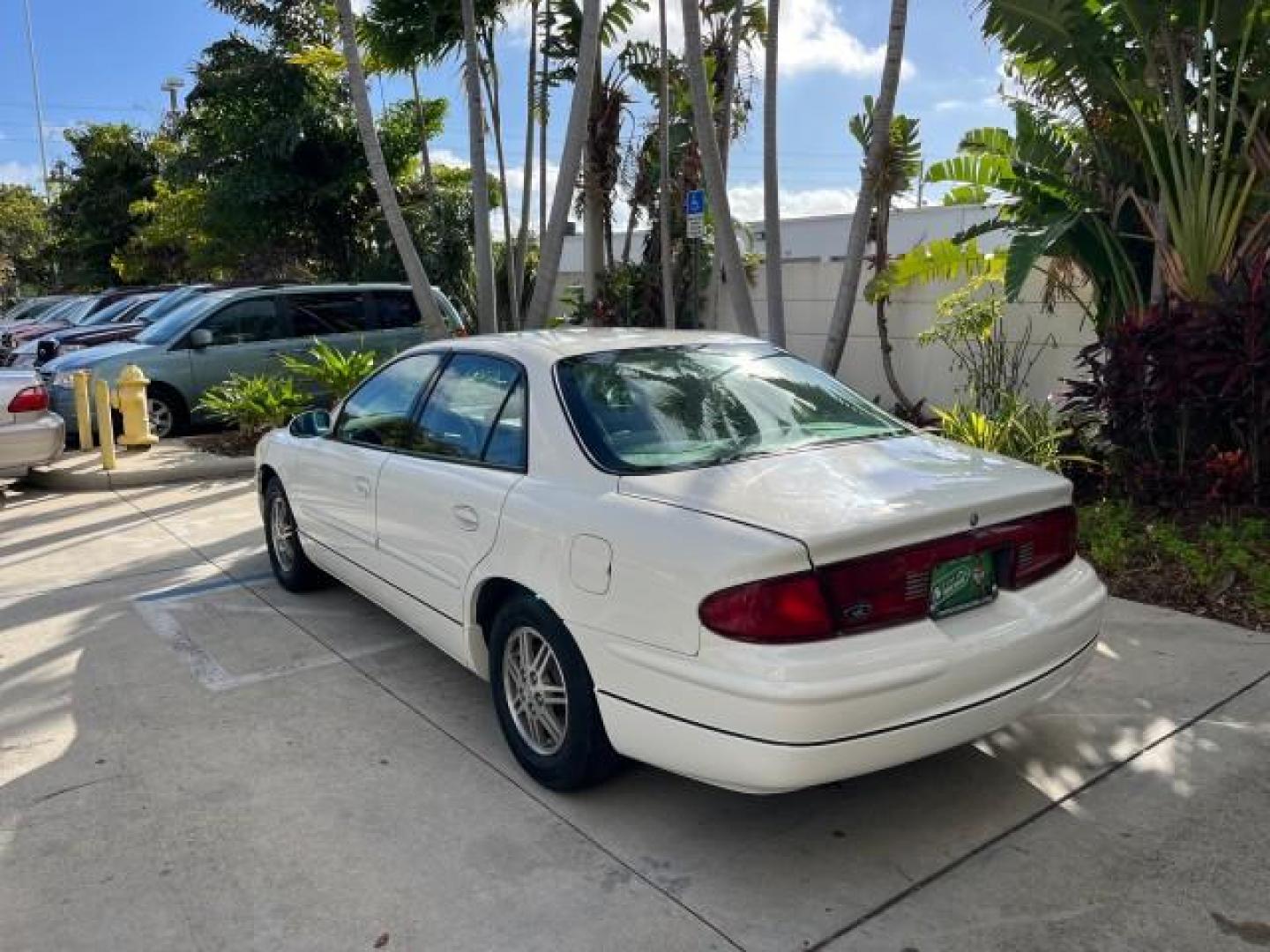 2003 White /Taupe Buick Regal LS LOW MILES 73,246 (2G4WB52K031) with an 3.8L 3800 V6 SFI Engine engine, Automatic transmission, located at 4701 North Dixie Hwy, Pompano Beach, FL, 33064, (954) 422-2889, 26.240938, -80.123474 - OUR WEBPAGE FLORIDACARS1.COM HAS OVER 100 PHOTOS AND FREE CARFAX LINK 2003 BUICK REGAL LS ROAD READY 3.8L V6 VIN: 2G4WB52K031174686 NO ACCIDENTS 29 MPG SEDAN 4 DR LOW MILES 73,246 3.8L V6 F 12V THE BEST POWER LEATHER SEATS GASOLINE 8 SERVICE RECORDS FRONT WHEEL DRIVE POWER MIRRORS DUAL AC Anti-Theft - Photo#5