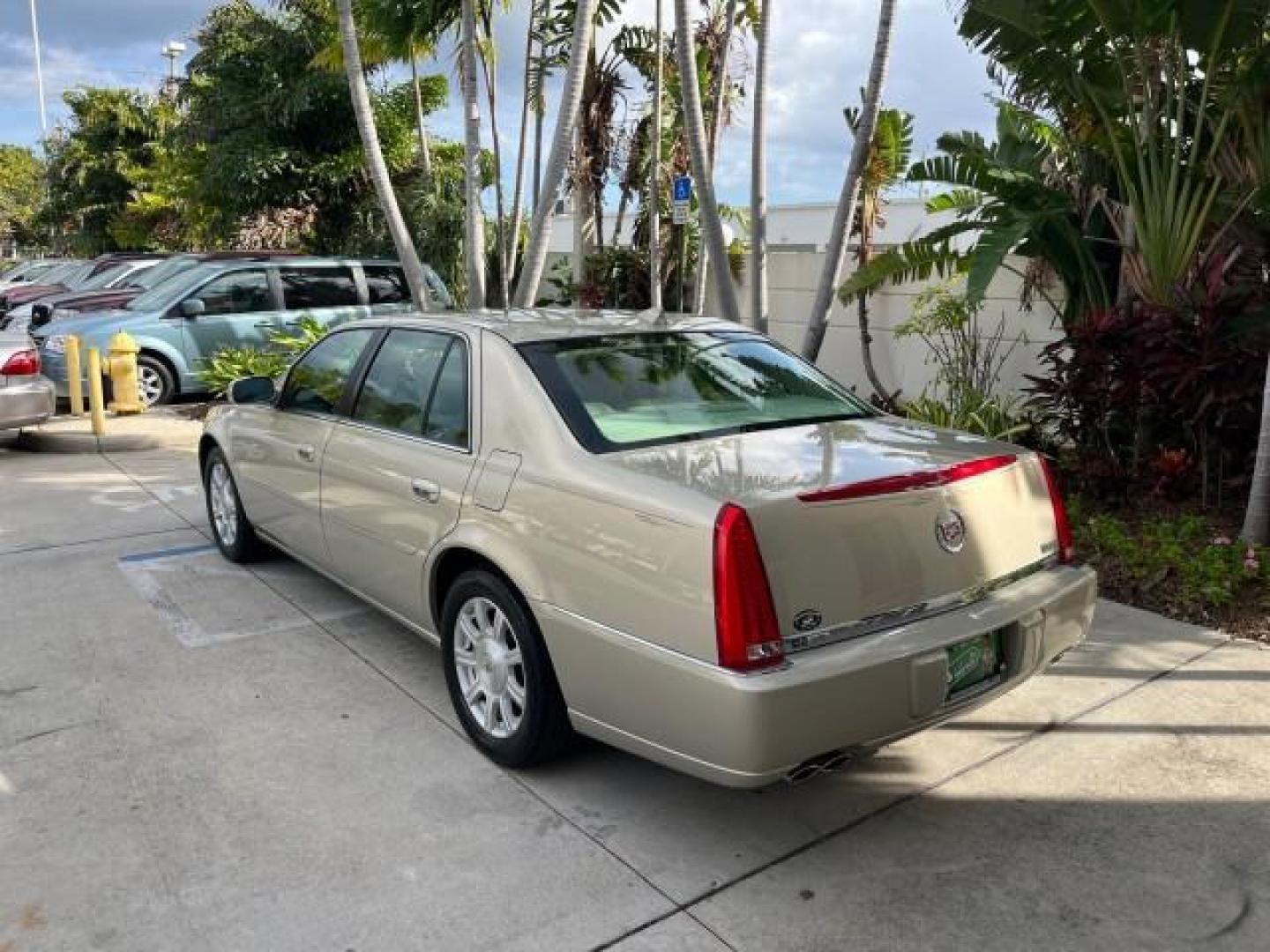 2009 Gold Mist /Light Linen Cadillac DTS w/1SA LOW MILES 36,460 (1G6KD57Y49U) with an Northstar 4.6L DOHC V8 Engine engine, Automatic transmission, located at 4701 North Dixie Hwy, Pompano Beach, FL, 33064, (954) 422-2889, 26.240938, -80.123474 - OUR WEBPAGE FLORIDACARS1.COM HAS OVER 100 PHOTOS AND FREE CARFAX LINK 2009 CADILLAC DTS ROAD READY 4.6L V8 VIN: 1G6KD57Y49U142303 NO ACCIDENTS FL OWNER SEDAN 4 DR NO RECALLS DUAL AC 4.6L V8 F DOHC 32V POWER LEATHER SEATS GASOLINE LOW MILES 36,460 FRONT WHEEL DRIVE NEW $46,280 NEW 12 SERVICE RECORDS - Photo#5