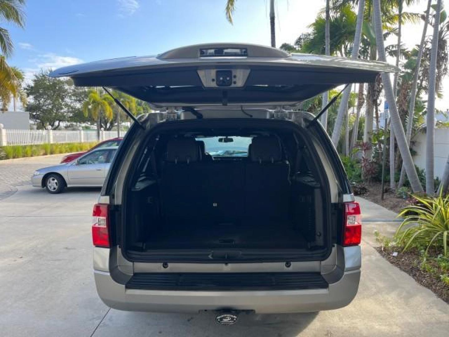 2008 Dark Copper Metallic /Charcoal Black Ford Expedition EL 4WD Limited LOW MILES 53,019 (1FMFK20578L) with an 5.4L SOHC SEFI 24-Valve V8 Engine engine, Automatic transmission, located at 4701 North Dixie Hwy, Pompano Beach, FL, 33064, (954) 422-2889, 26.240938, -80.123474 - OUR WEBPAGE FLORIDACARS1.COM HAS OVER 100 PHOTOS AND FREE CARFAX LINK 2008 FORD EXPEDITION EL LIMITED ROAD READY 5.4L V8 4X4 VIN: 1FMFK20578LA72590 NO RECALLS LEATHER SEATS 4 DOOR WAGON/SPORT UTILITY POWER SUNROOF/SEATS 5.4L V8 F SOHC ON DEMAND 4WD NAVIGATION GASOLINE BACK UP SENSORS DVD REAR WHEEL - Photo#75