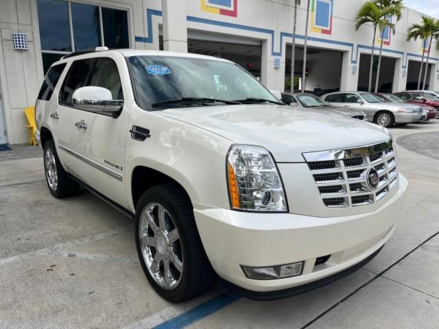 2007 White Diamond Tricoat /Cocoa/Cashmere Cadillac Escalade AWD LOW MILES 61,154 (1GYFK63807R) with an 6.2L Vortec 1000 VVT V8 SFI Engine engine, Automatic transmission, located at 4701 North Dixie Hwy, Pompano Beach, FL, 33064, (954) 422-2889, 26.240938, -80.123474 - OUR WEBPAGE FLORIDACARS1.COM HAS OVER 100 PHOTOS AND FREE CARFAX LINK 2007 CADILLAC ESCALADE ROAD READY 6.2L V8 NO RECALLS VIN: 1GYFK63807R288224 FLORIDA OWNER LOW MILES 61,154 4 DOOR WAGON/SPORT UTILITY ALL WHEEL DRIVE 3 ROW LEATHER SEATS 6.2L V8 F BACK UP CAMERA NAVIGATION DVD GASOLINE POWER LIFTG - Photo#99