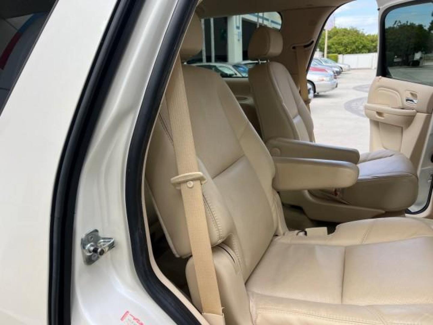 2007 White Diamond Tricoat /Cocoa/Cashmere Cadillac Escalade AWD LOW MILES 61,154 (1GYFK63807R) with an 6.2L Vortec 1000 VVT V8 SFI Engine engine, Automatic transmission, located at 4701 North Dixie Hwy, Pompano Beach, FL, 33064, (954) 422-2889, 26.240938, -80.123474 - OUR WEBPAGE FLORIDACARS1.COM HAS OVER 100 PHOTOS AND FREE CARFAX LINK 2007 CADILLAC ESCALADE ROAD READY 6.2L V8 NO RECALLS VIN: 1GYFK63807R288224 FLORIDA OWNER LOW MILES 61,154 4 DOOR WAGON/SPORT UTILITY ALL WHEEL DRIVE 3 ROW LEATHER SEATS 6.2L V8 F BACK UP CAMERA NAVIGATION DVD GASOLINE POWER LIFTG - Photo#35